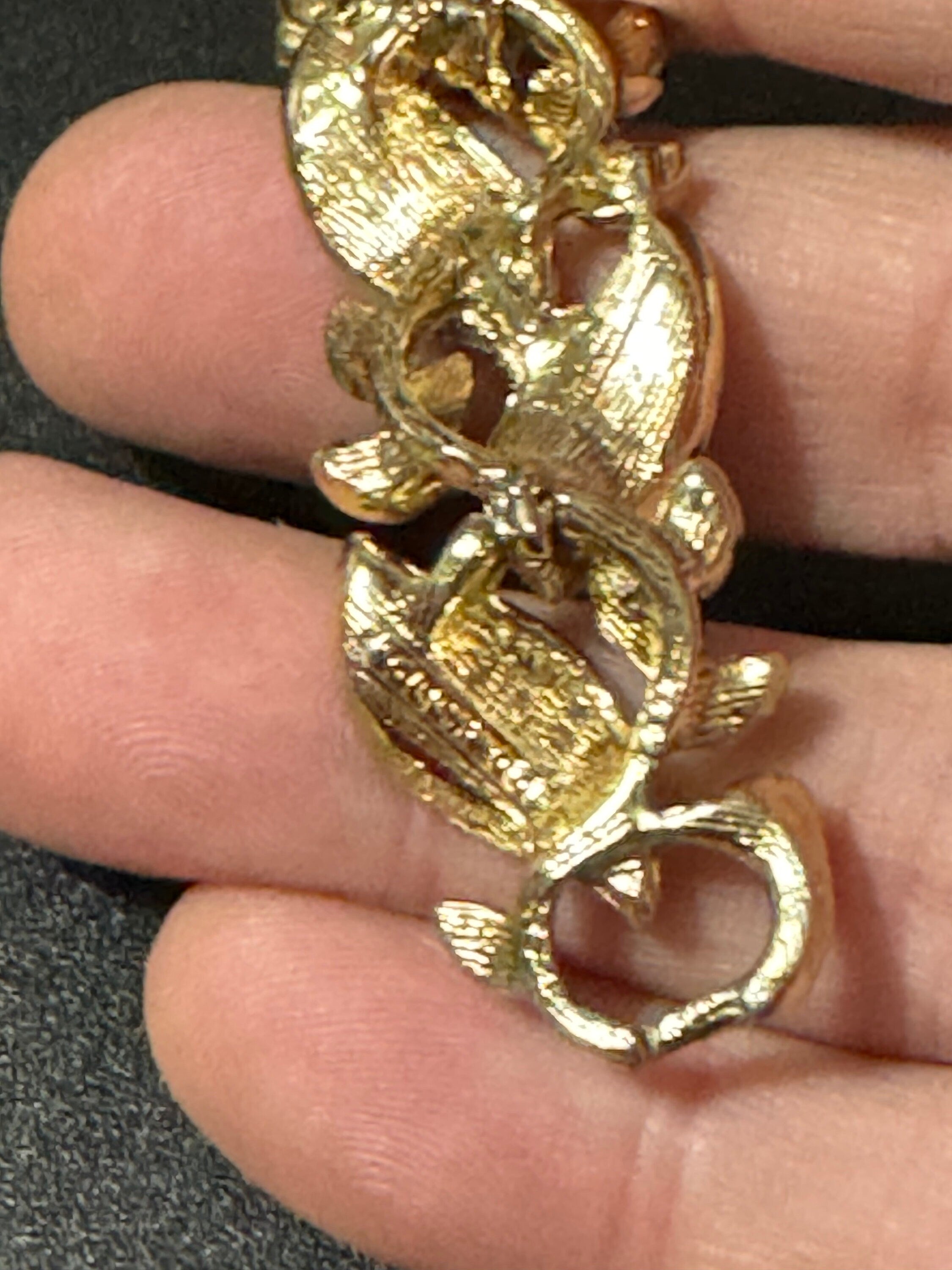 Signed Hollywood vintage Panel link gold tone leaves floral bracelet