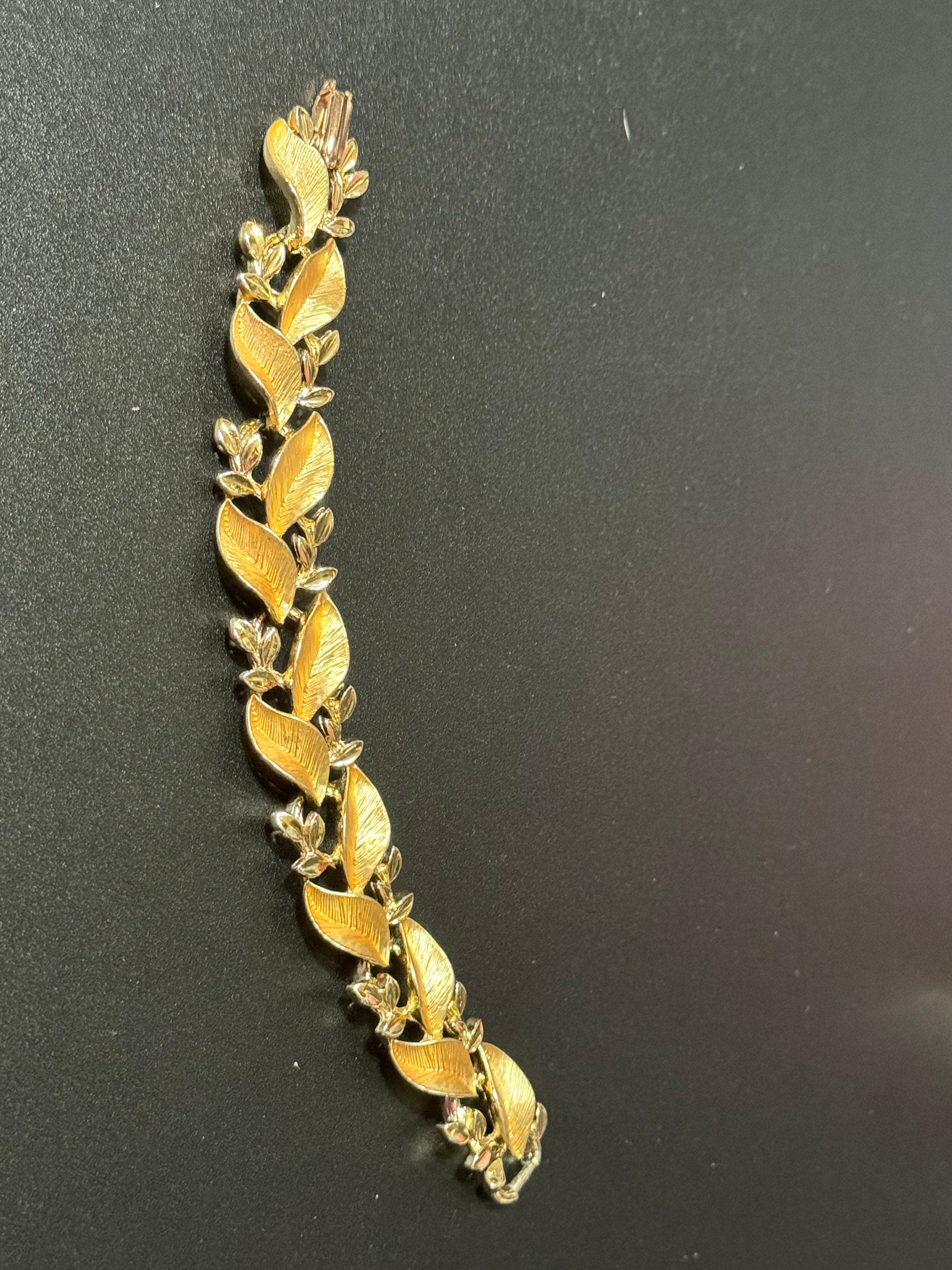 Signed Hollywood vintage Panel link gold tone leaves floral bracelet