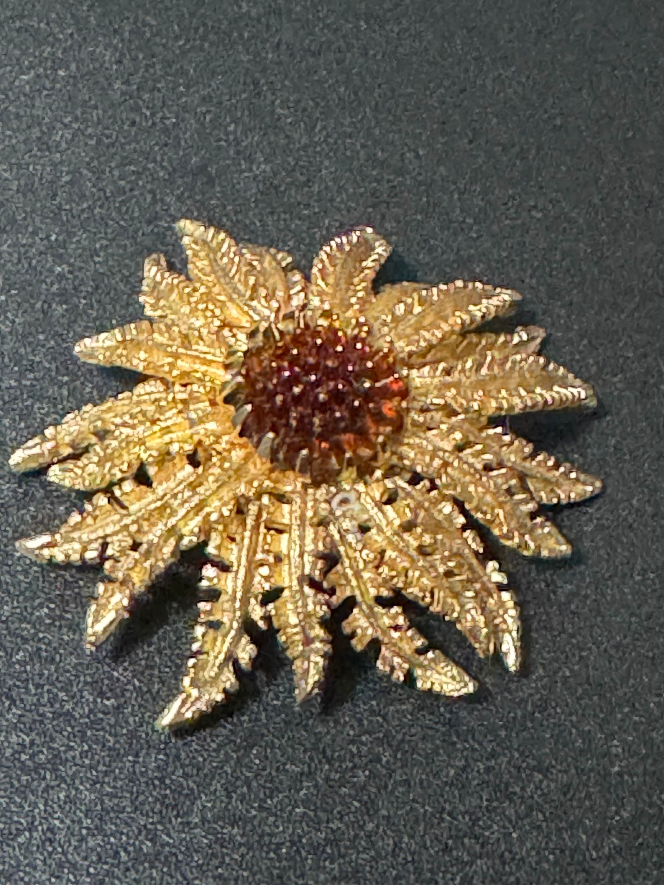 Signed Sarah Coventry Large 5cm gold tone floral brooch with topaz brown glass