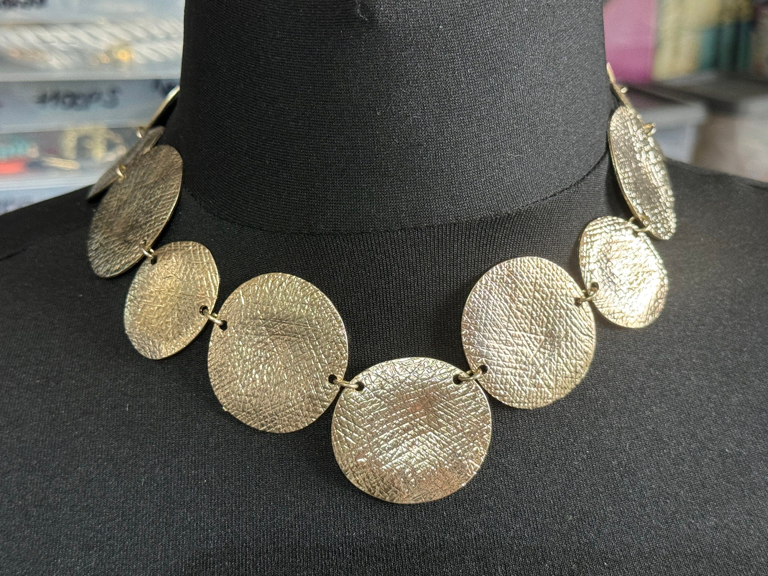 Retro gold tone Etruscan textured disc bib choker necklace