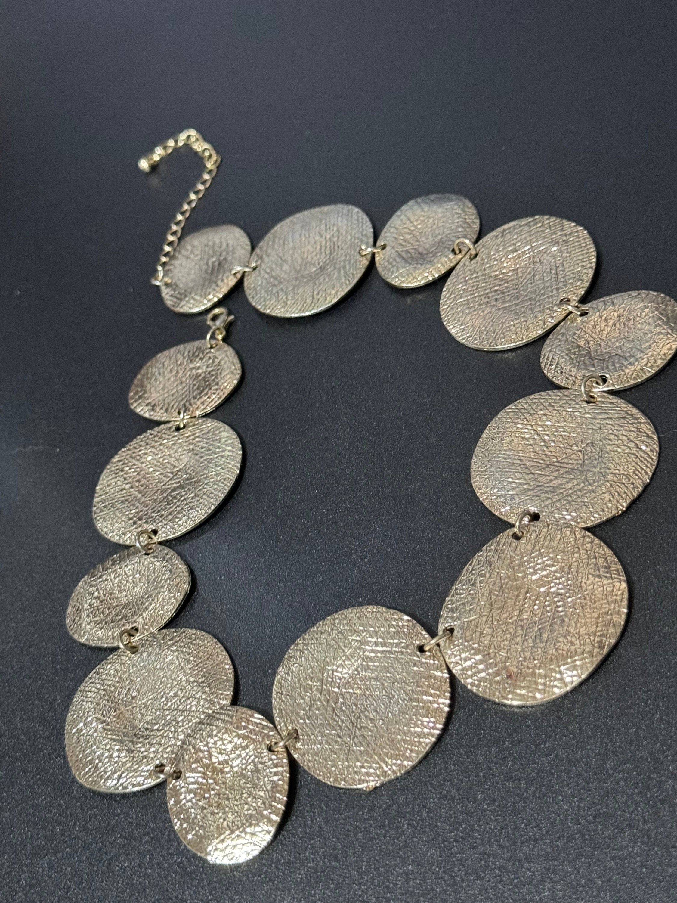Retro gold tone Etruscan textured disc bib choker necklace