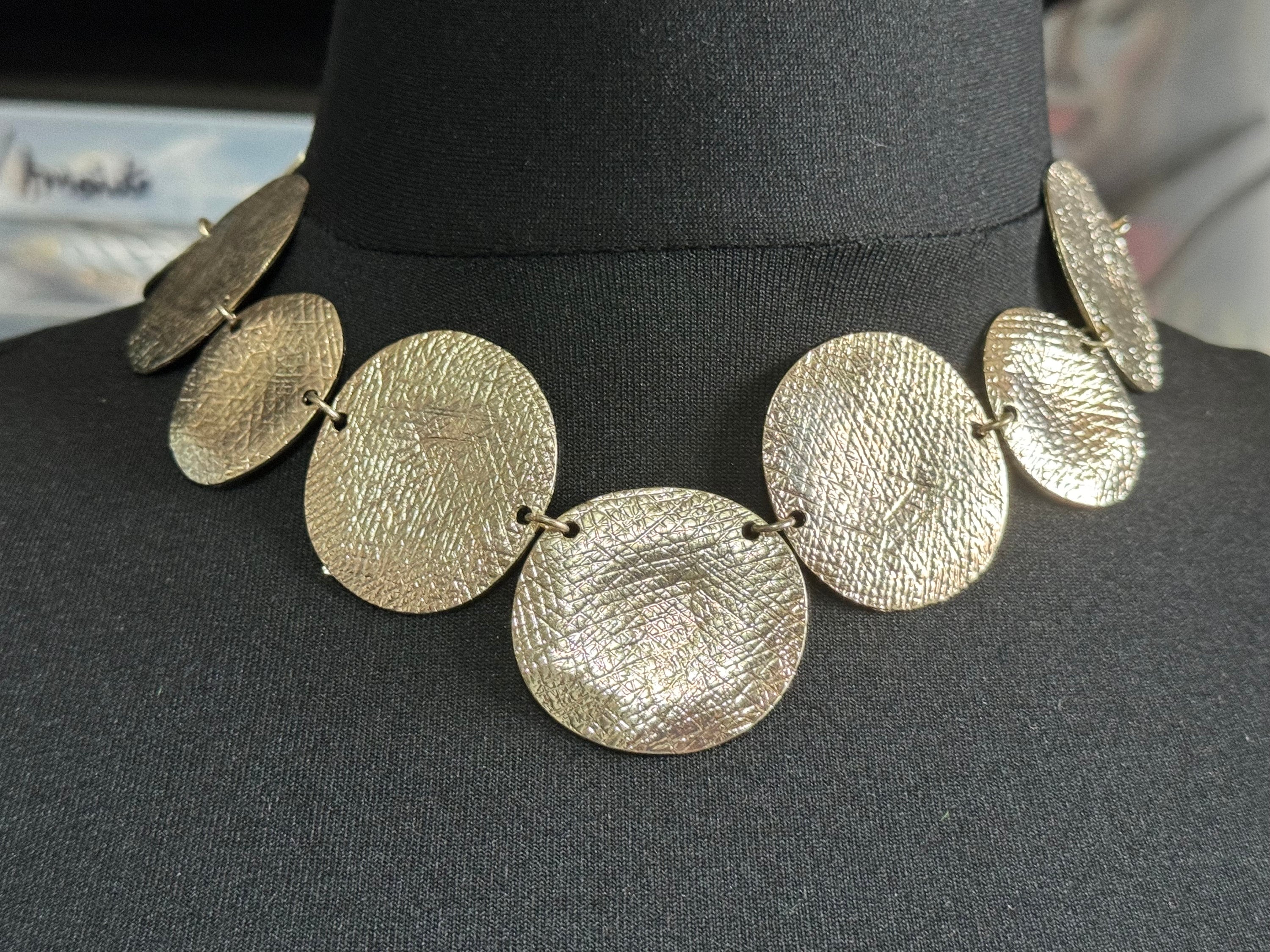 Retro gold tone Etruscan textured disc bib choker necklace