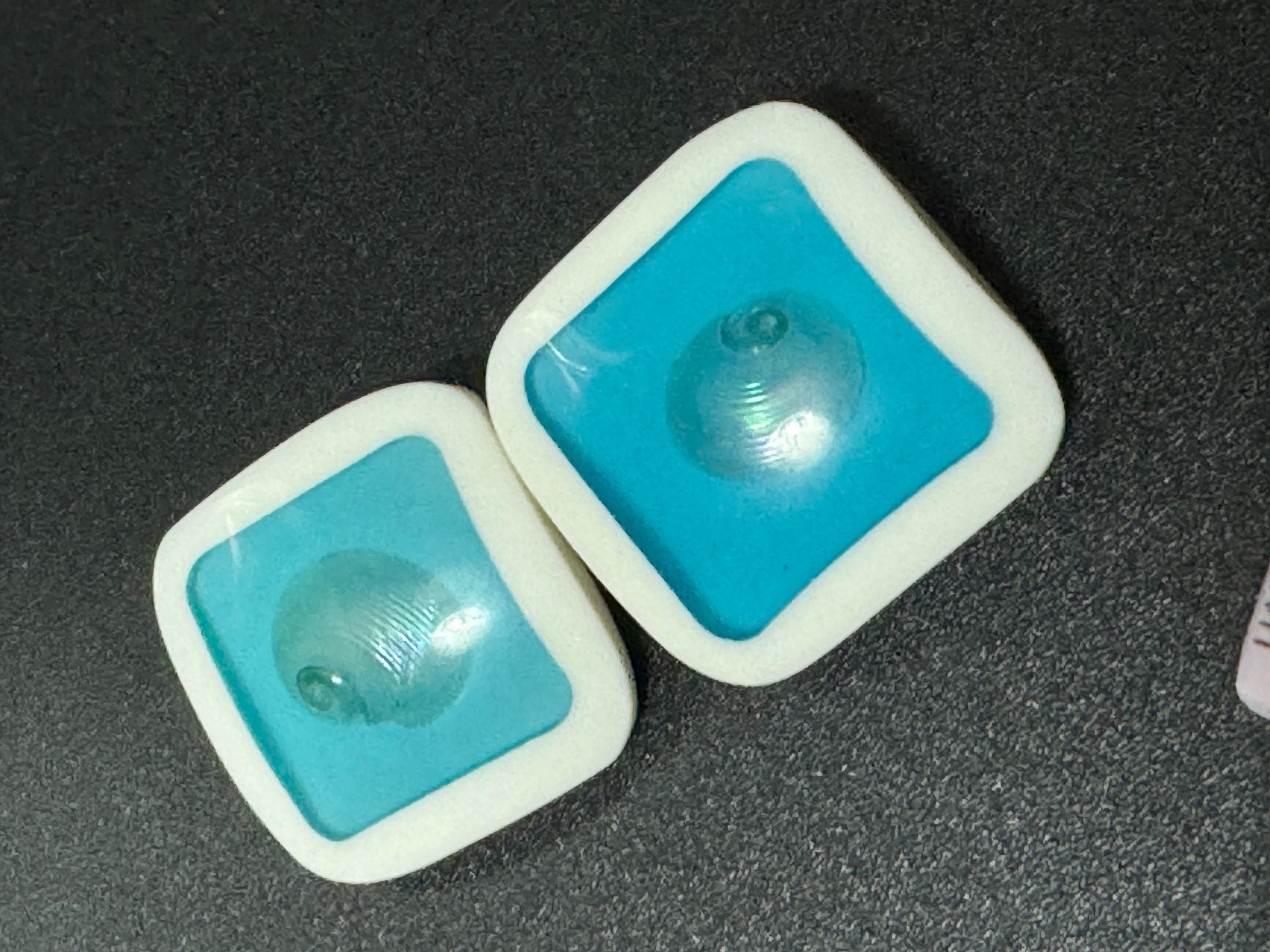 2.5cm kitsch nautical vintage white and blue square plastic seashell Clip On Earrings