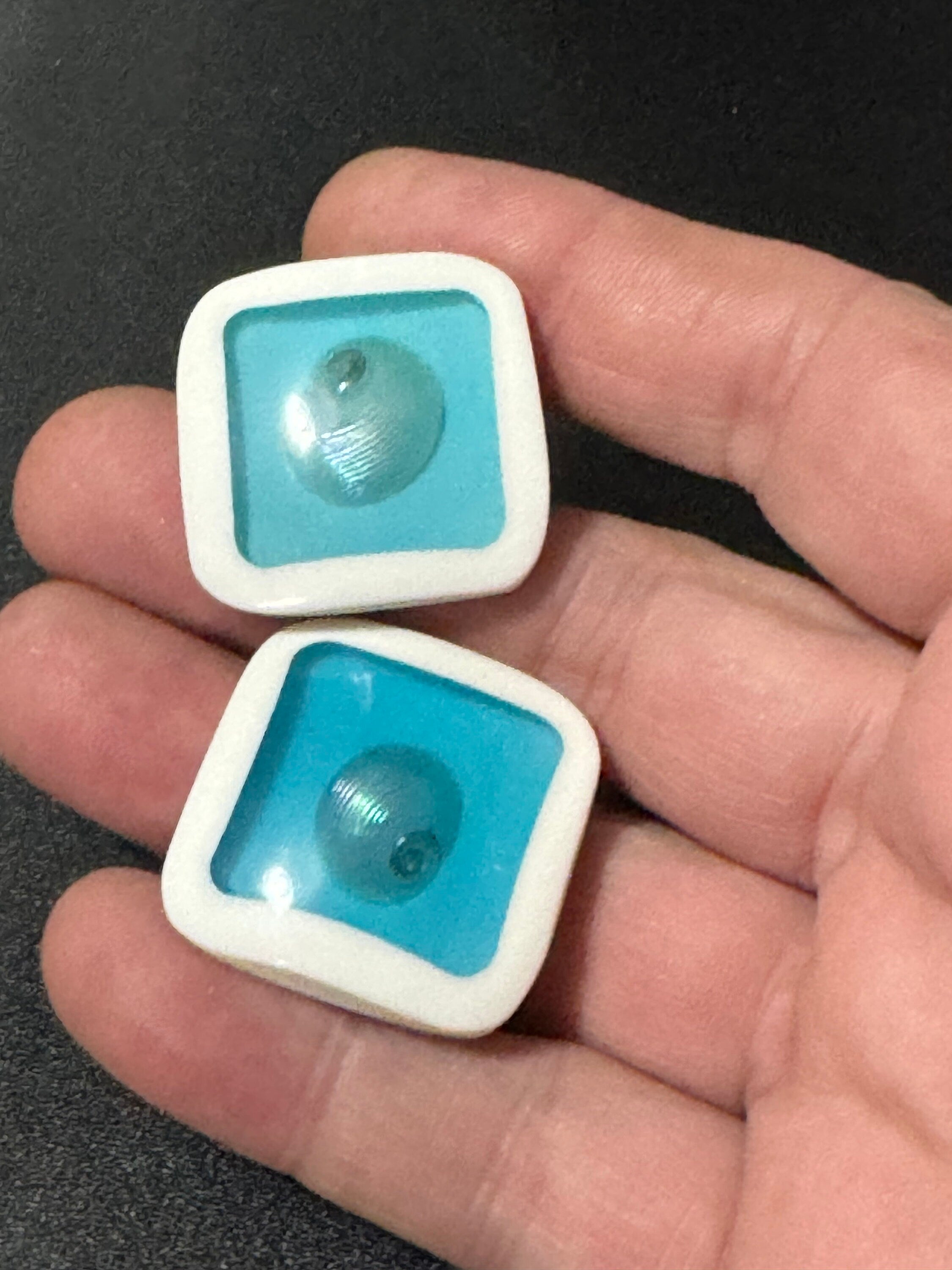2.5cm kitsch nautical vintage white and blue square plastic seashell Clip On Earrings