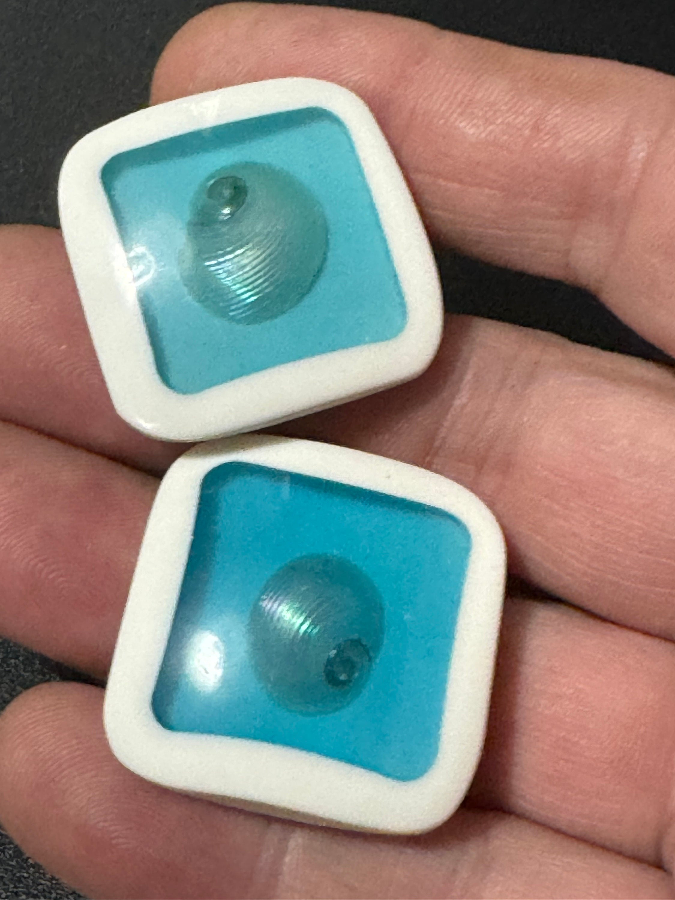 2.5cm kitsch nautical vintage white and blue square plastic seashell Clip On Earrings