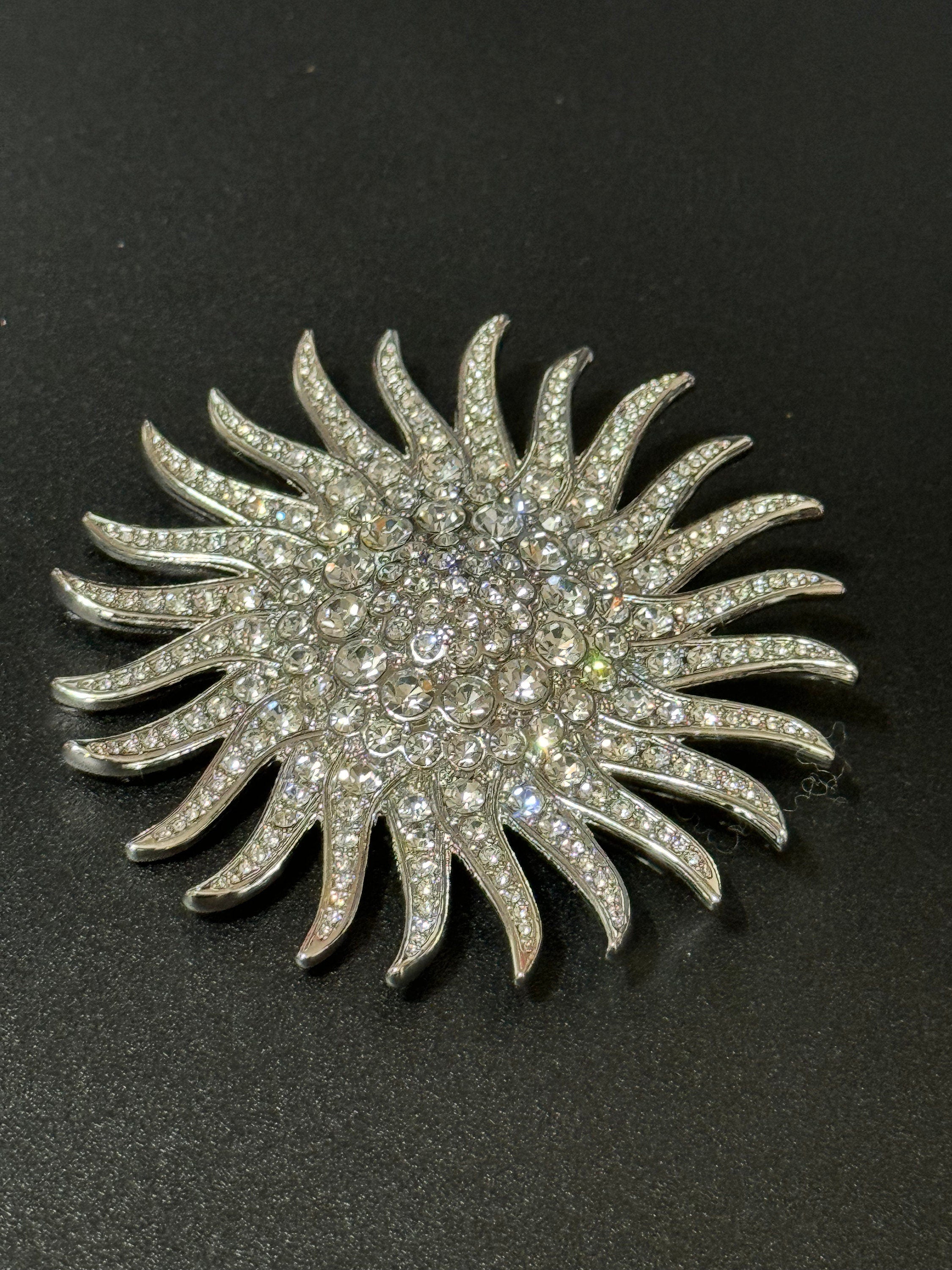 Oversized signed JBK Camrose & Kross Jacqueline Kennedy Silver tone clear rhinestone large star sun brooch