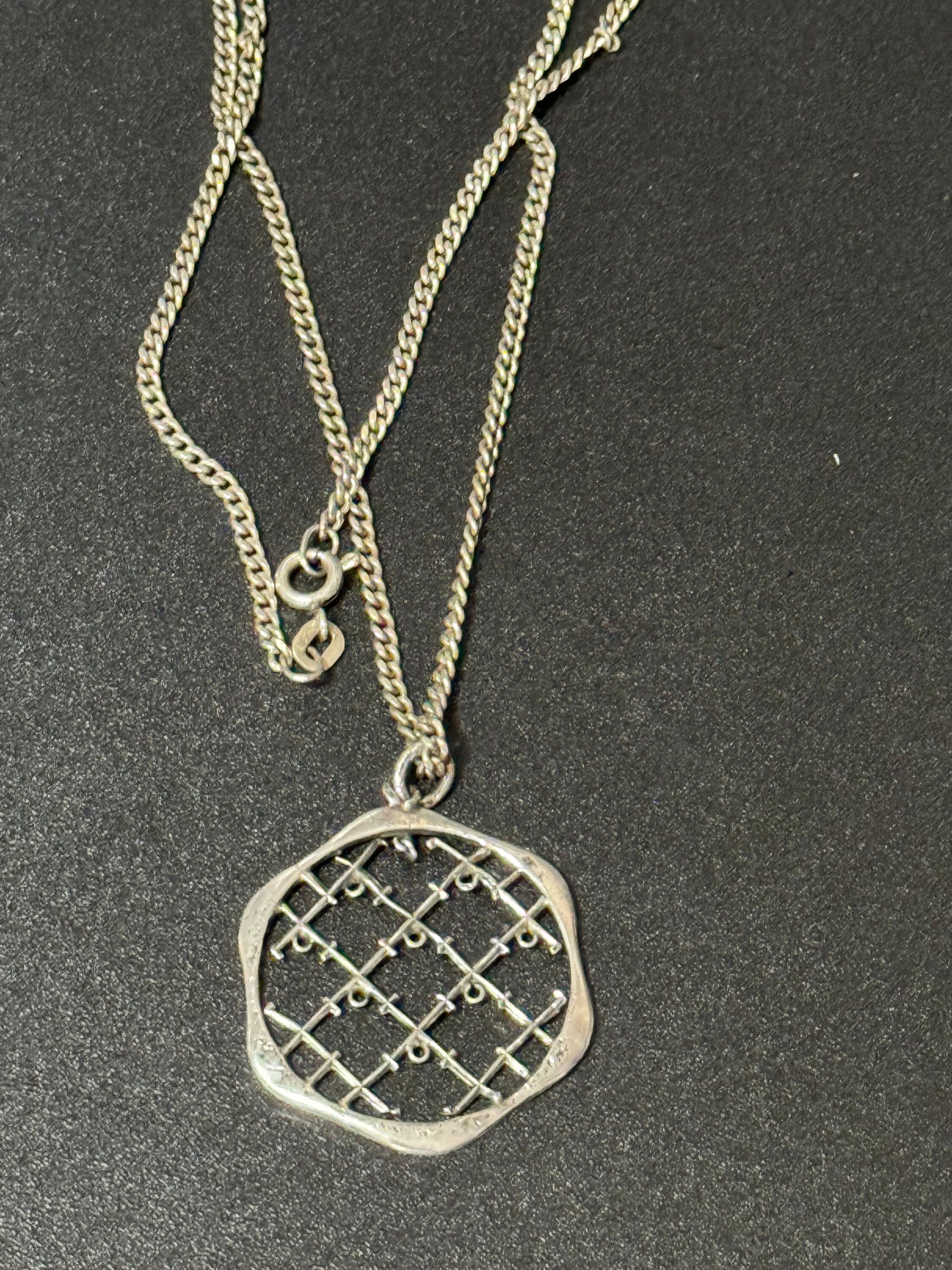 Vintage 925 sterling silver abstract pendant and petite fit chain Modernist 38.5cm necklace 7 grams