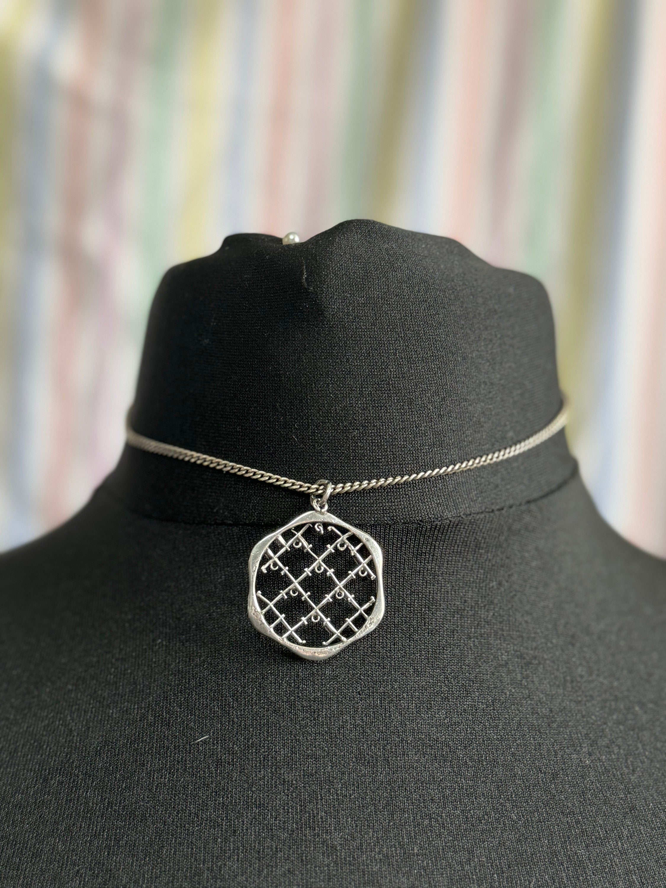 Vintage 925 sterling silver abstract pendant and petite fit chain Modernist 38.5cm necklace 7 grams