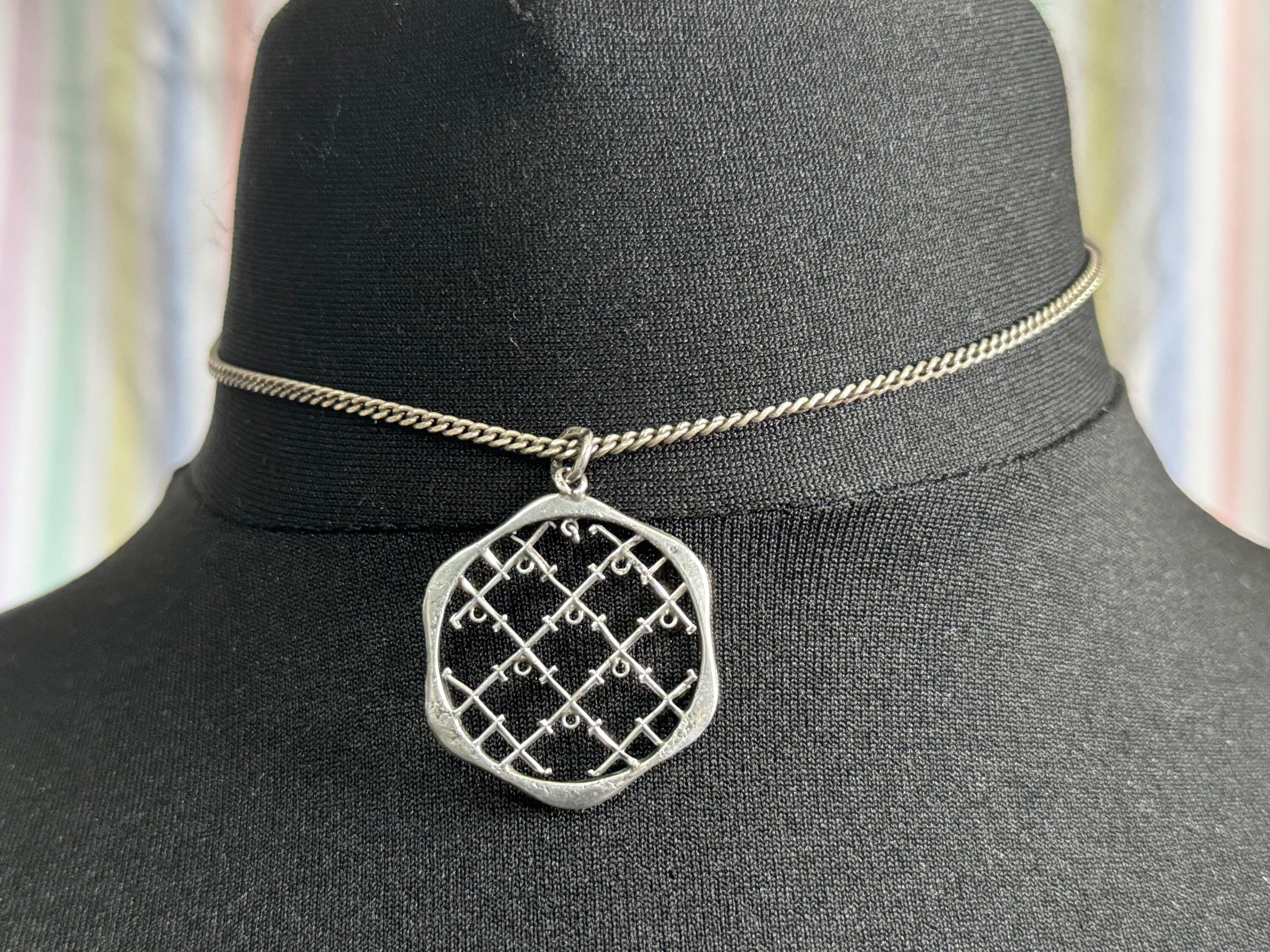 Vintage 925 sterling silver abstract pendant and petite fit chain Modernist 38.5cm necklace 7 grams