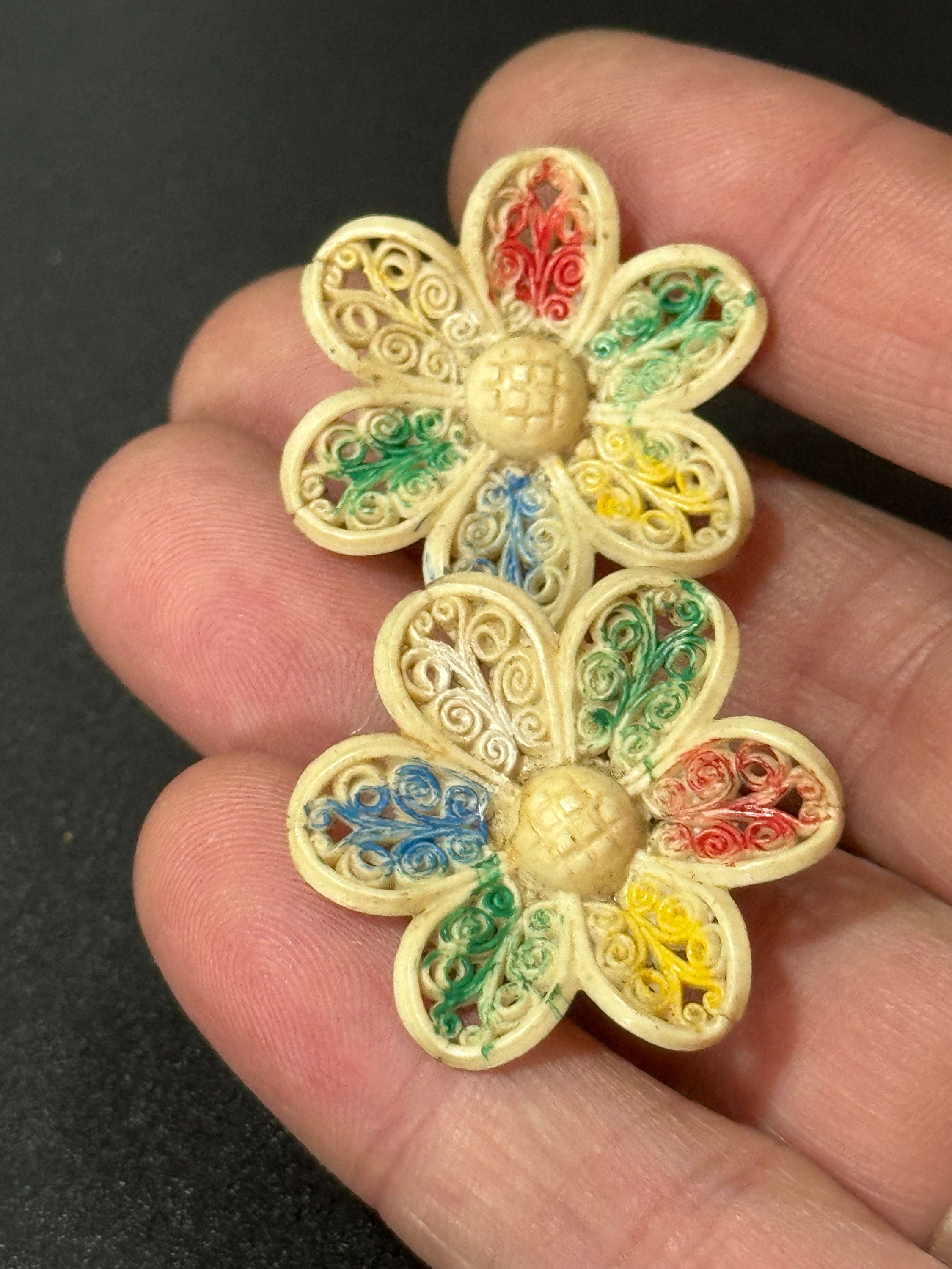 Vintage 1930s cream beige 3cm celluloid early plastic open work floral clip on earrings