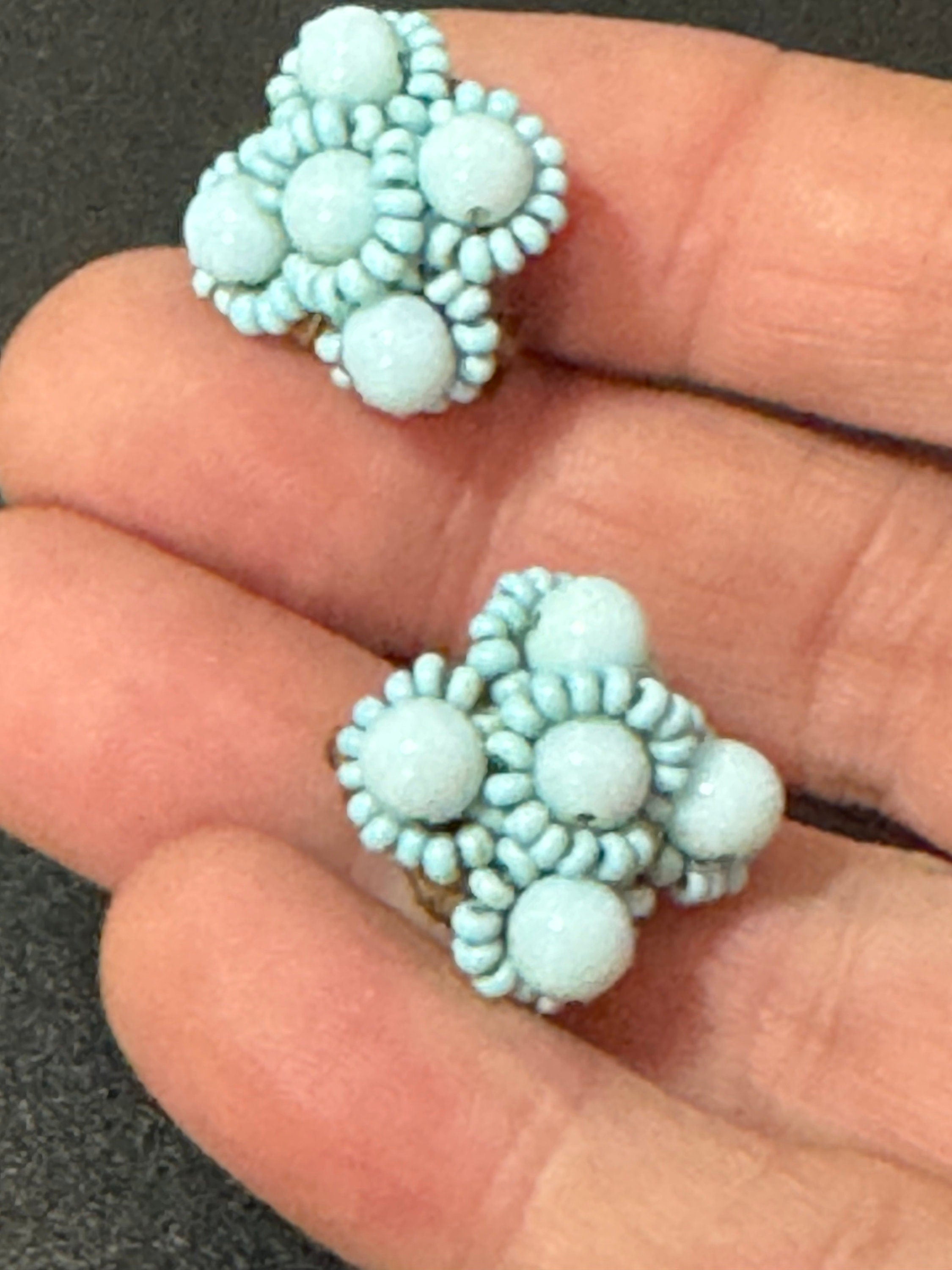 Vintage 1950s Funky small turquoise blue floral glass beaded Cluster Clip On Earrings