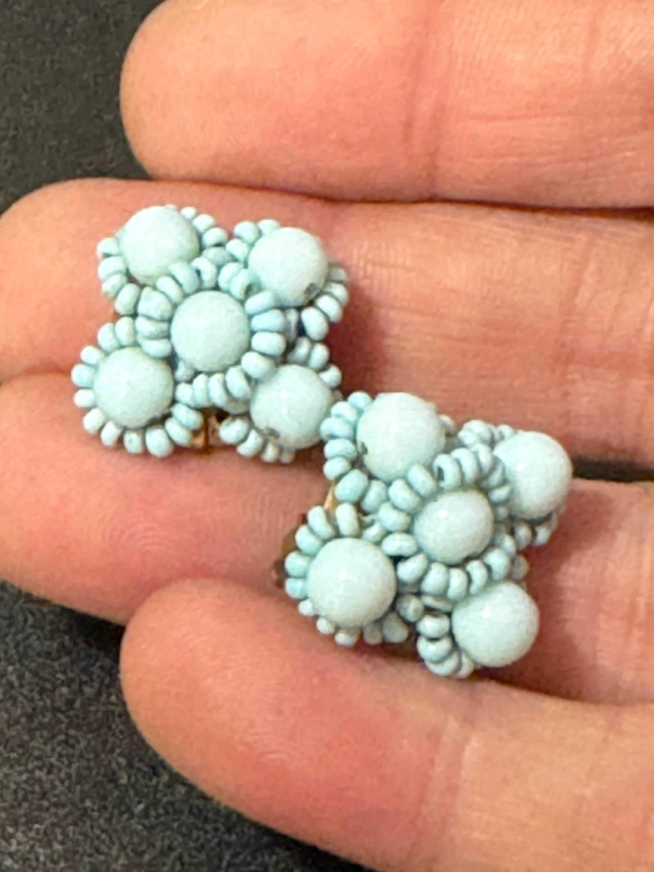 Vintage 1950s Funky small turquoise blue floral glass beaded Cluster Clip On Earrings