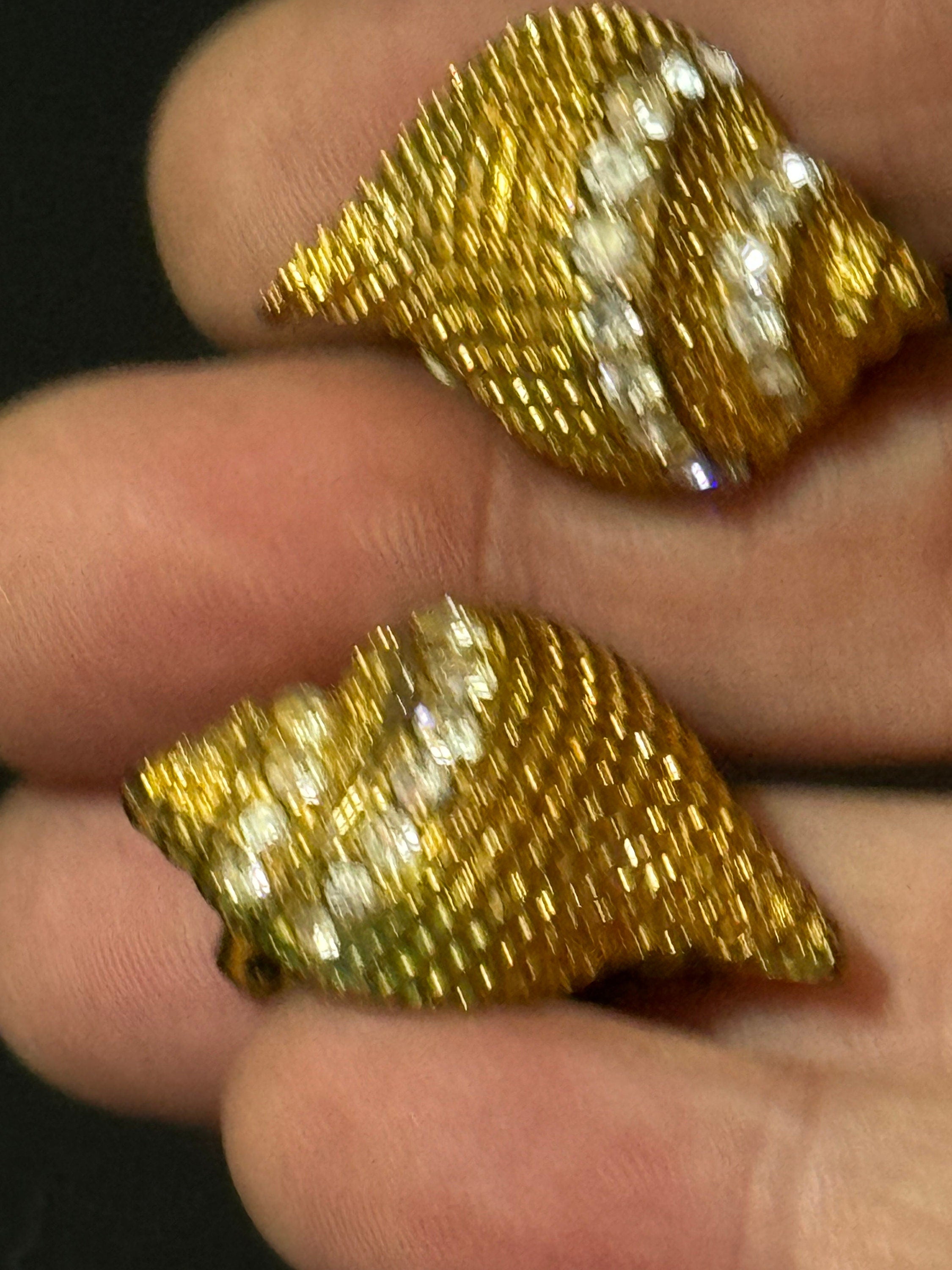 high end vintage 3cm gold tone rhinestone nautical conch shell clip on earrings seashell