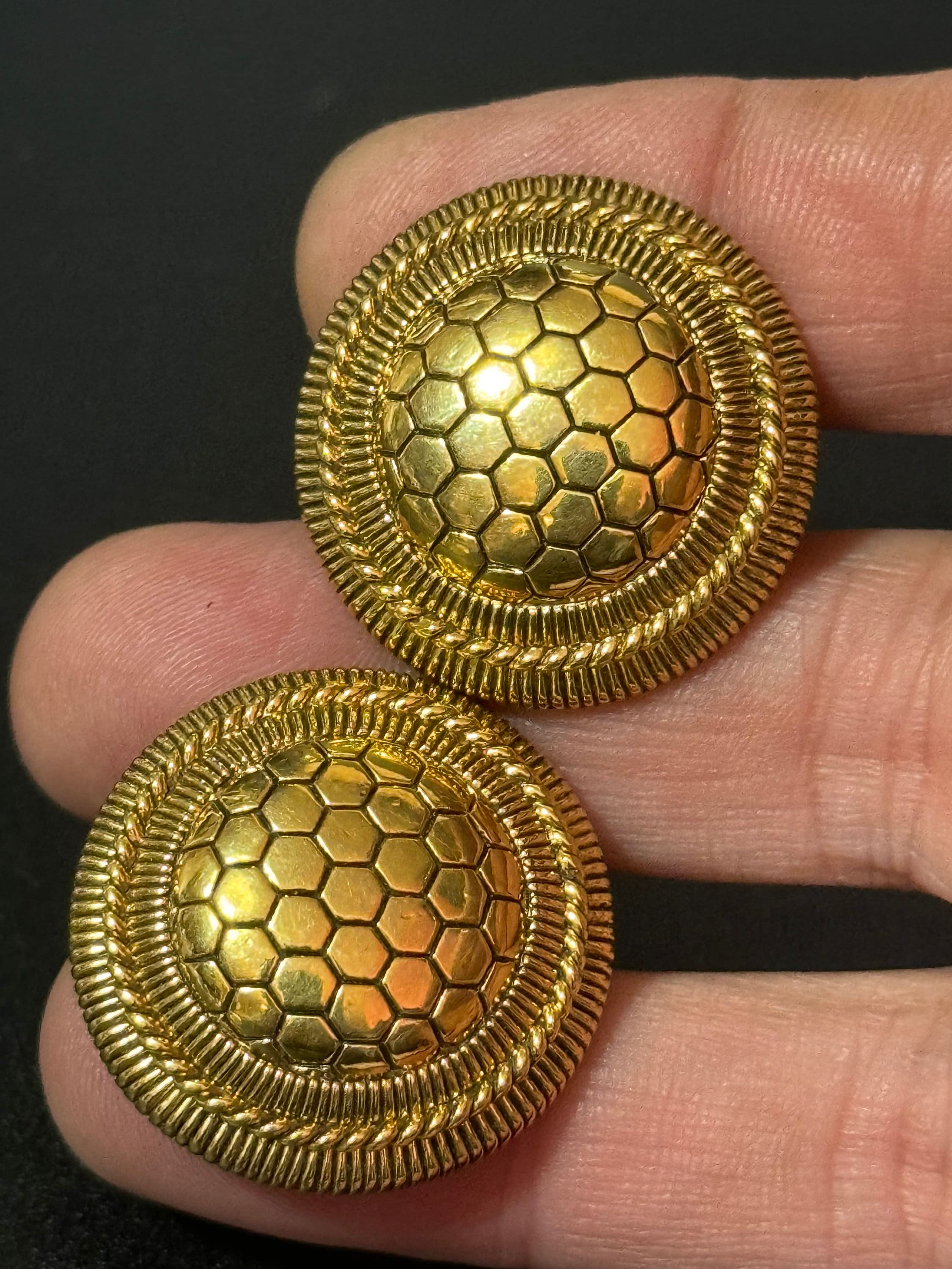 gold tone Geometric honeycomb 2.5cm round disc button earrings