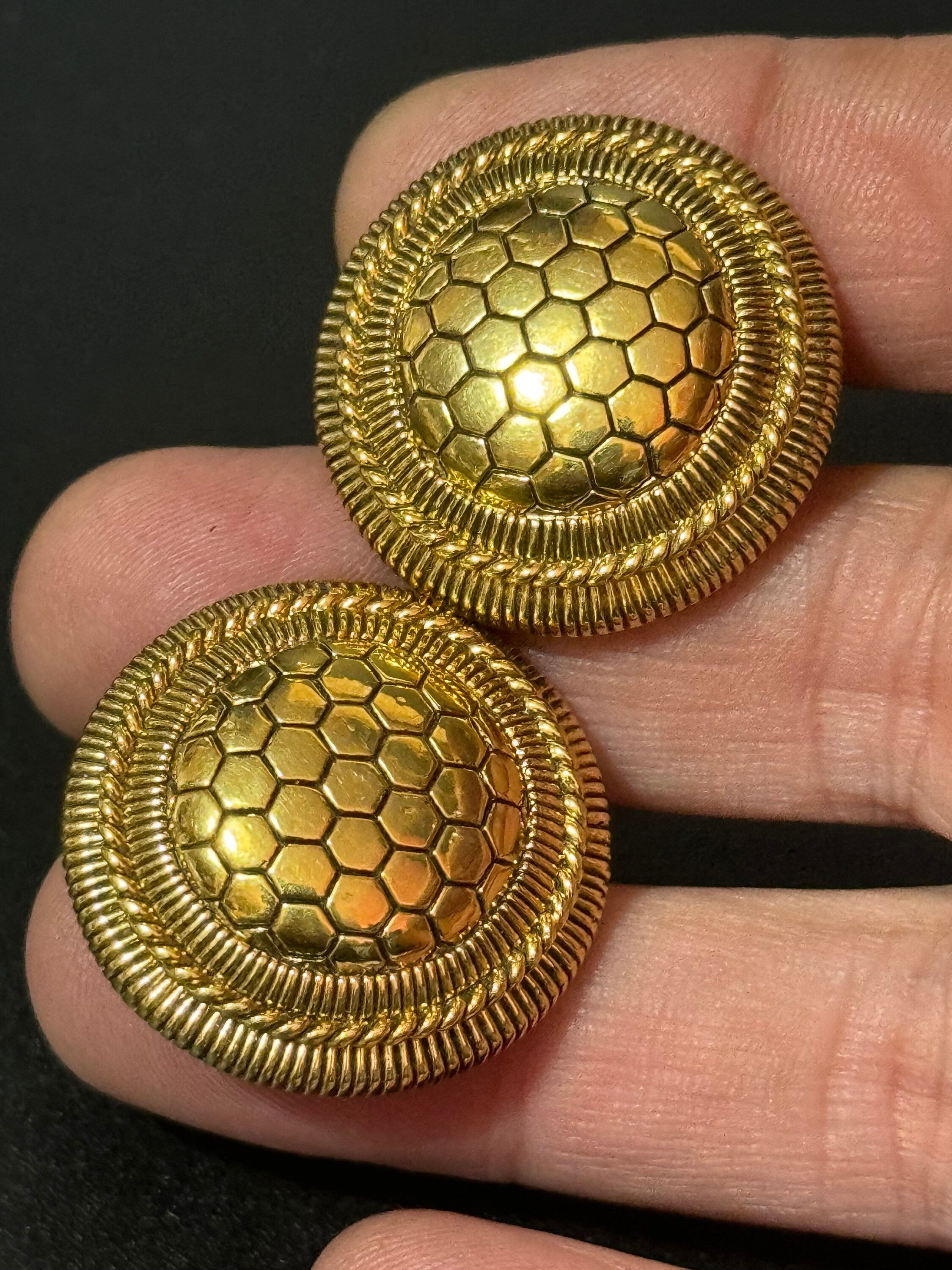 gold tone Geometric honeycomb 2.5cm round disc button earrings