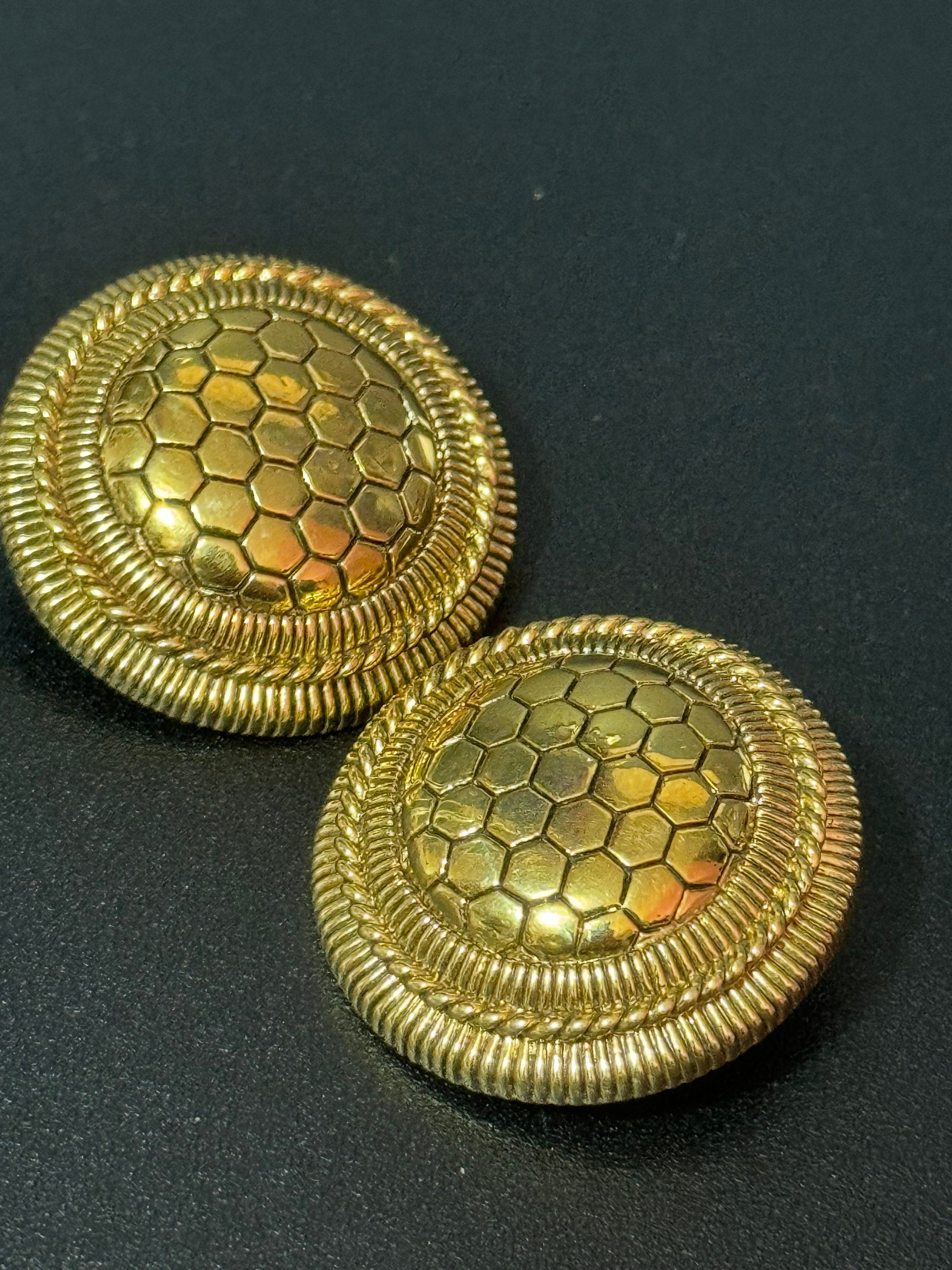 gold tone Geometric honeycomb 2.5cm round disc button earrings