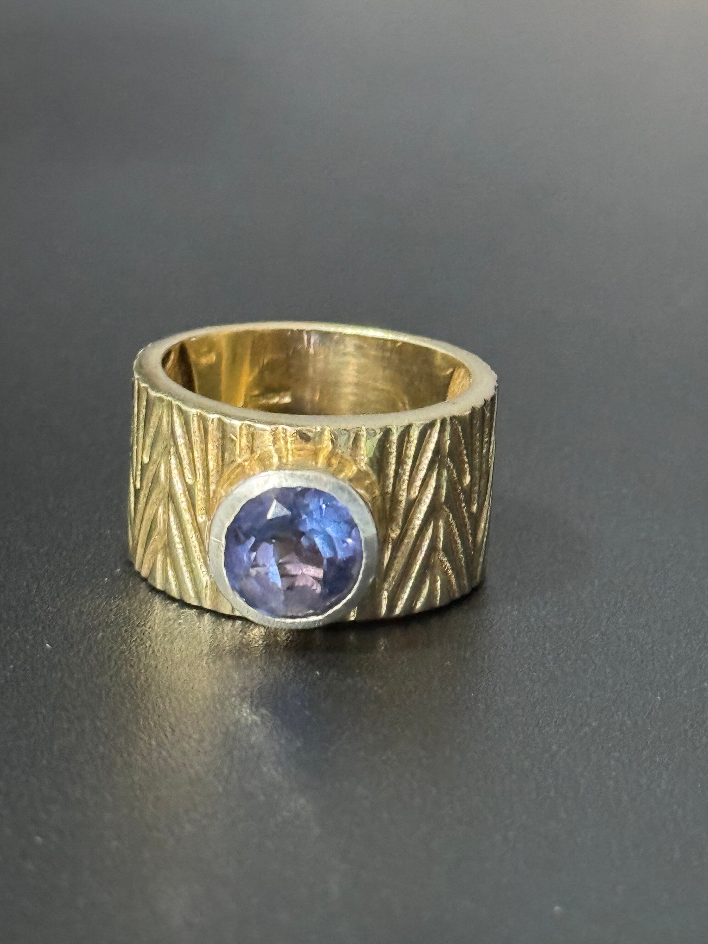 Gold on 925 sterling silver gilt purple amethyst gemstone wide chunky modernist dress ring UK size S.5 12.2 grams