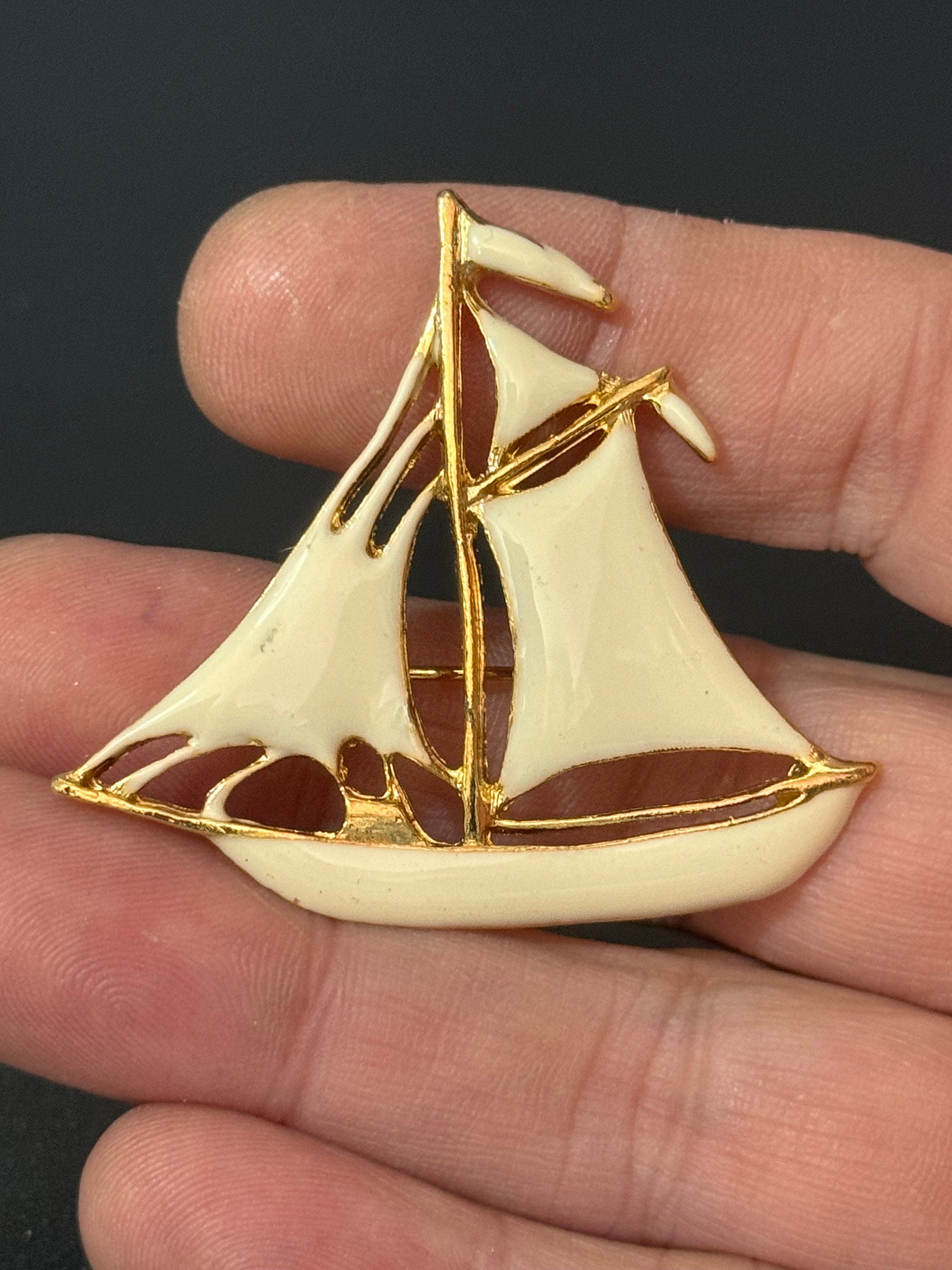 True vintage 5cm cream enamel gold tone nautical sailing ship boat yacht brooch pristine old shop stock