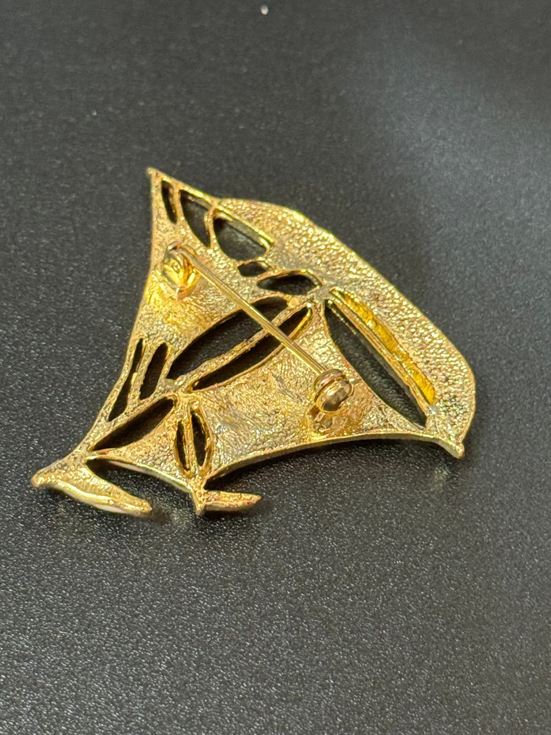 True vintage 5cm cream enamel gold tone nautical sailing ship boat yacht brooch pristine old shop stock