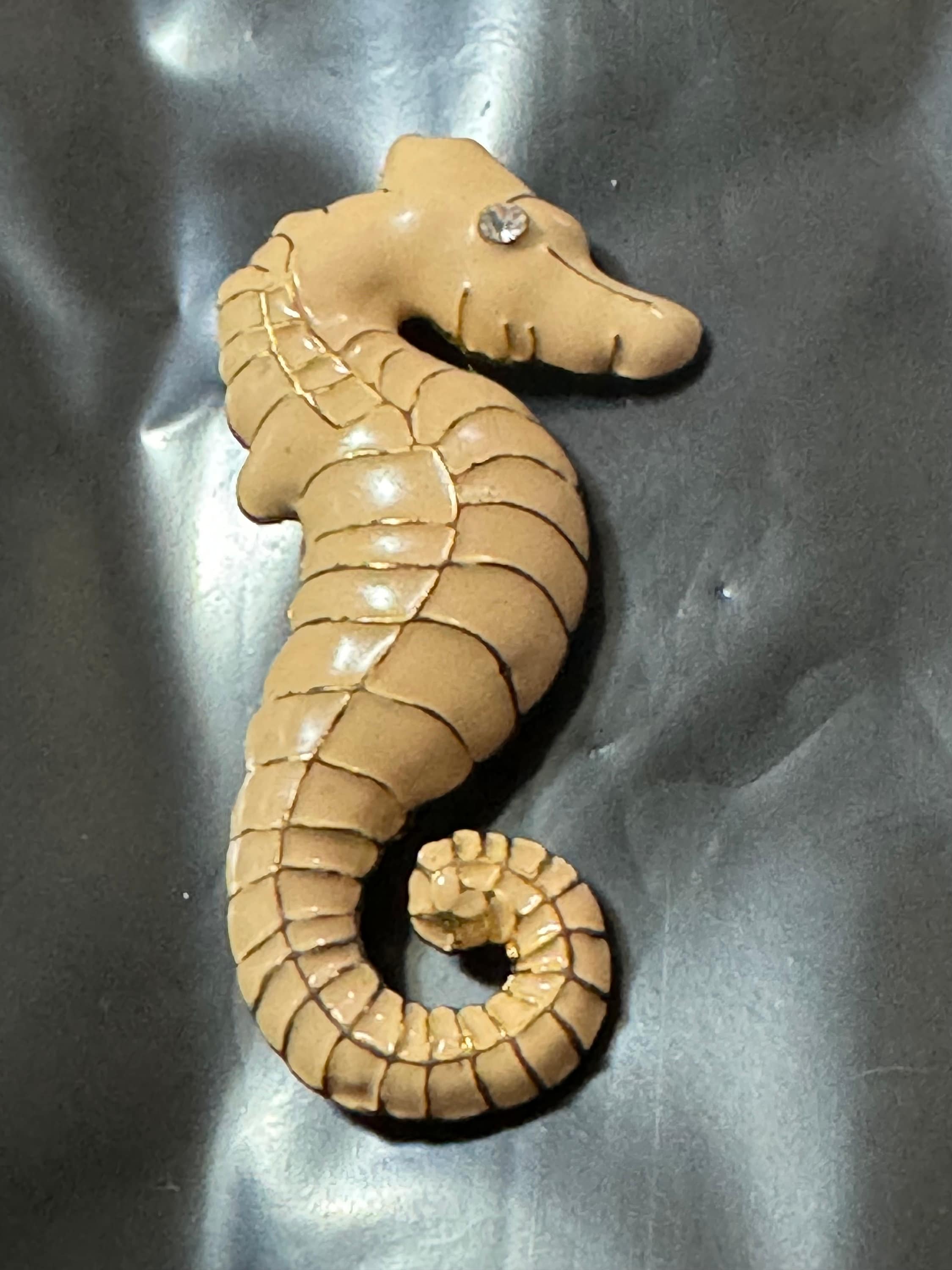 Oversized 7cm Vintage cream enamel and gold tone seahorse brooch
