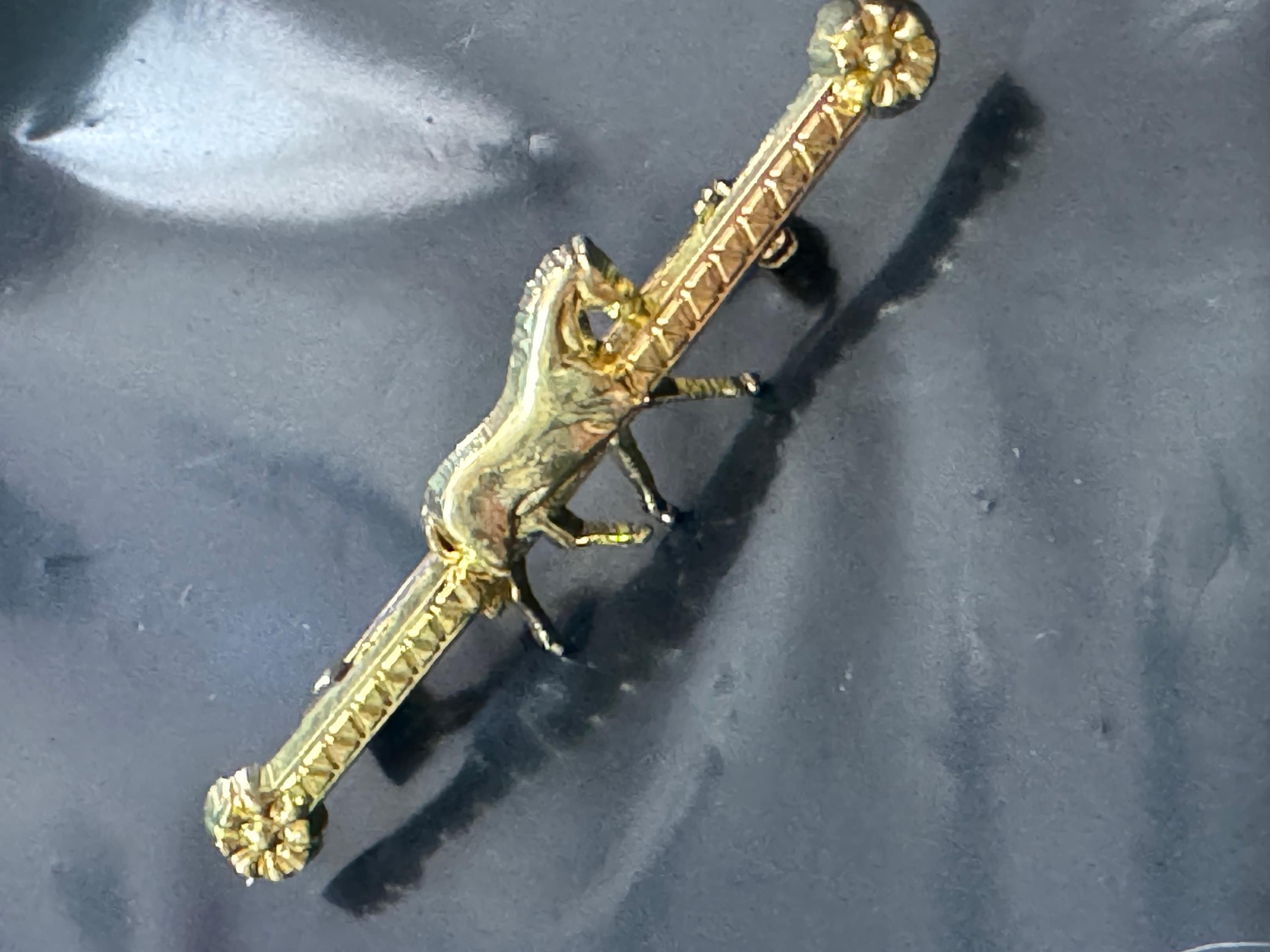 Small vintage dachshund sausage dog brooch Gold Tone