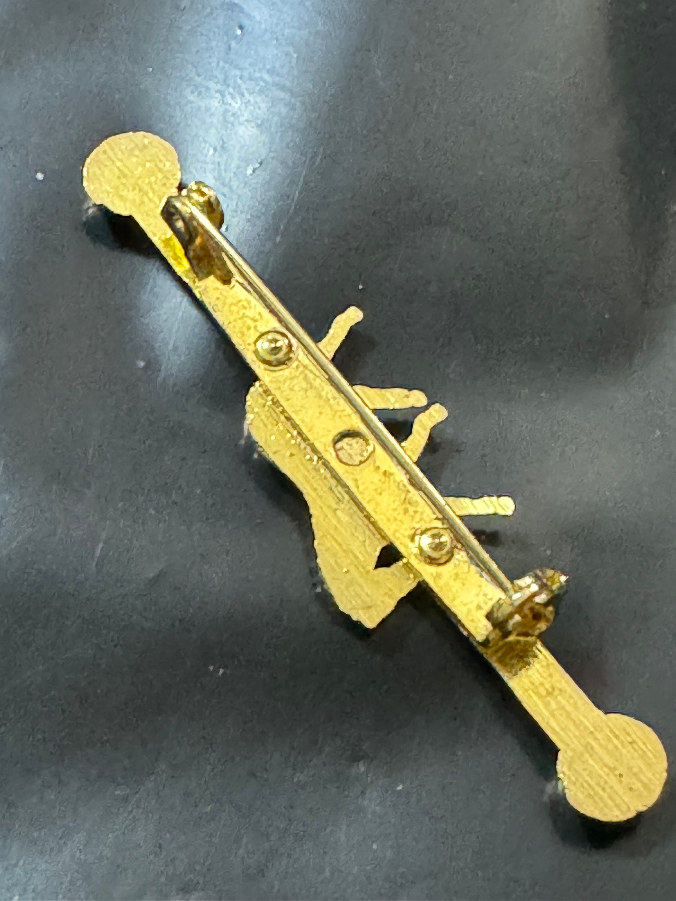 Small vintage dachshund sausage dog brooch Gold Tone