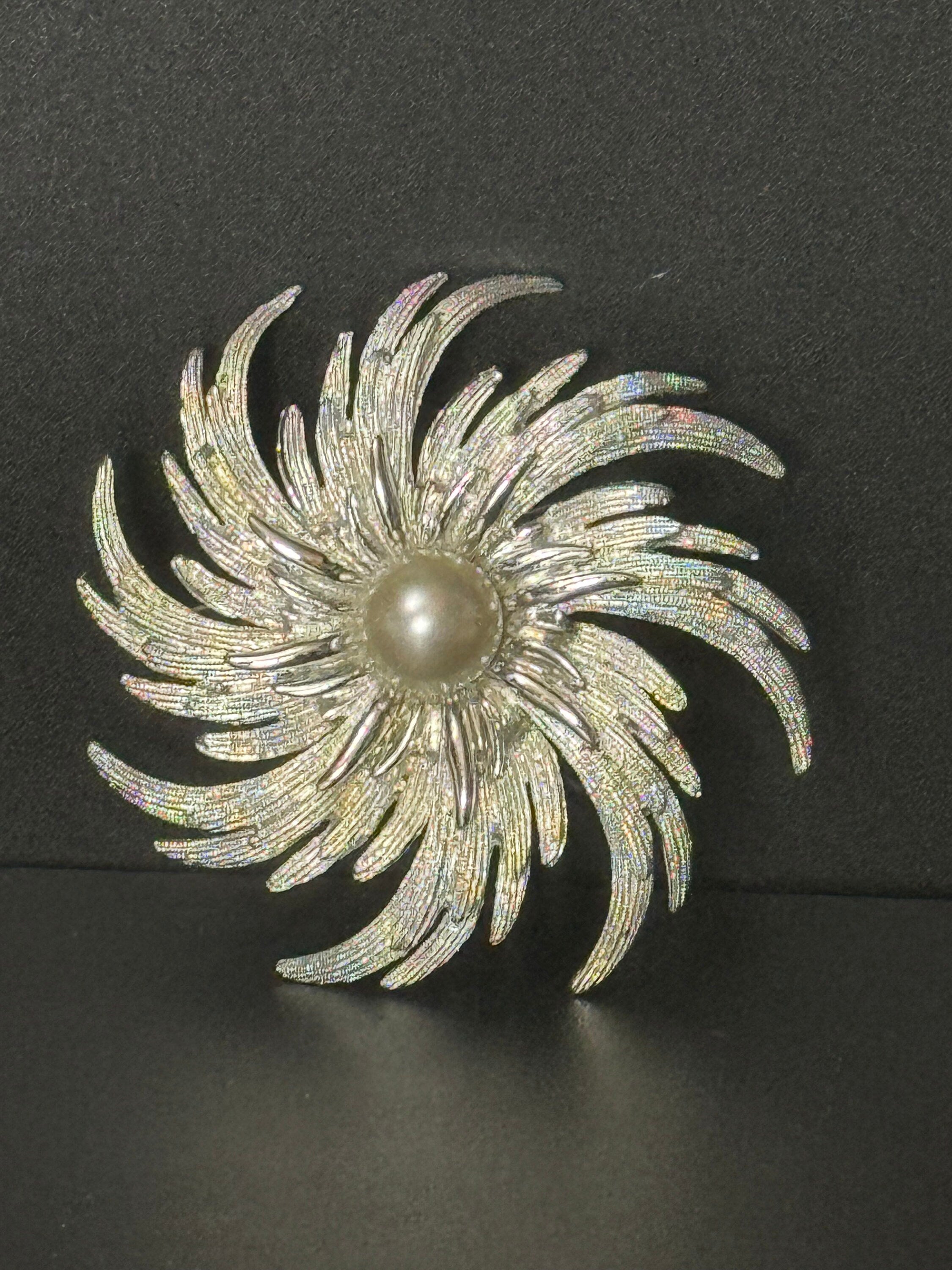 Signed Sarah Coventry modernist flower brooch silver tone with central Pearl cabochon
