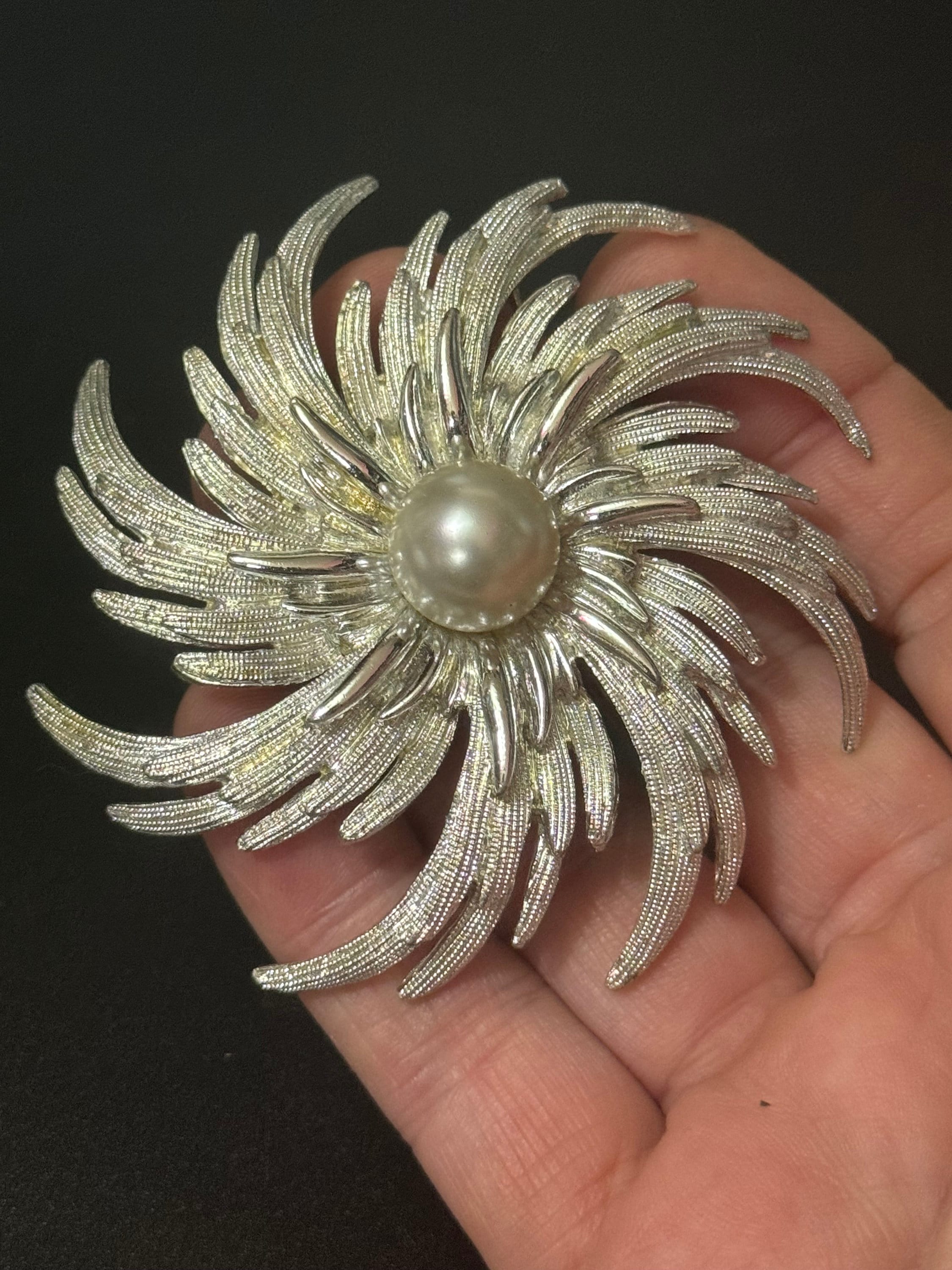 Signed Sarah Coventry modernist flower brooch silver tone with central Pearl cabochon
