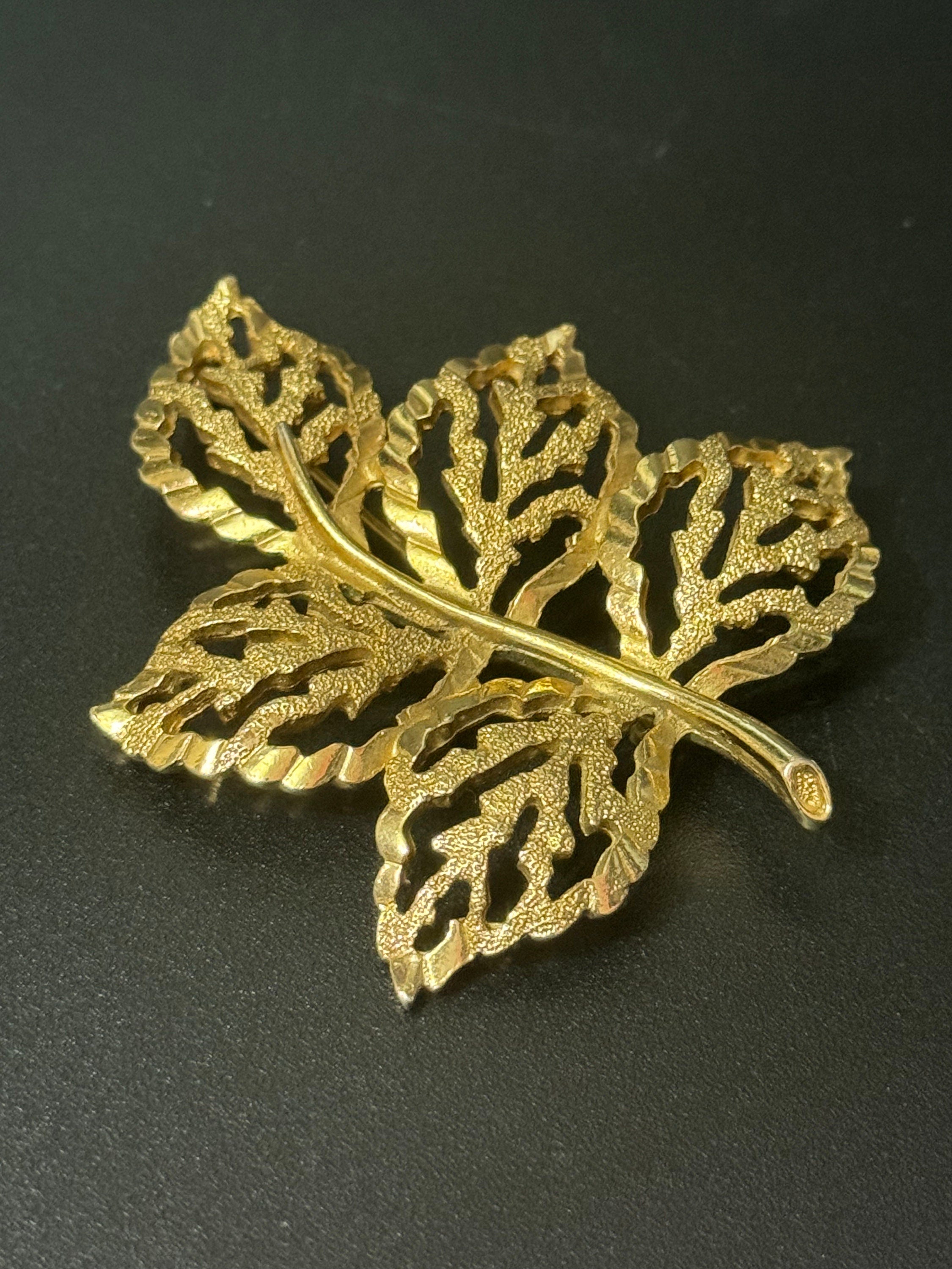 Signed Sarah Coventry Large 7cm vintage gold tone brushed metal textured leaf brooch