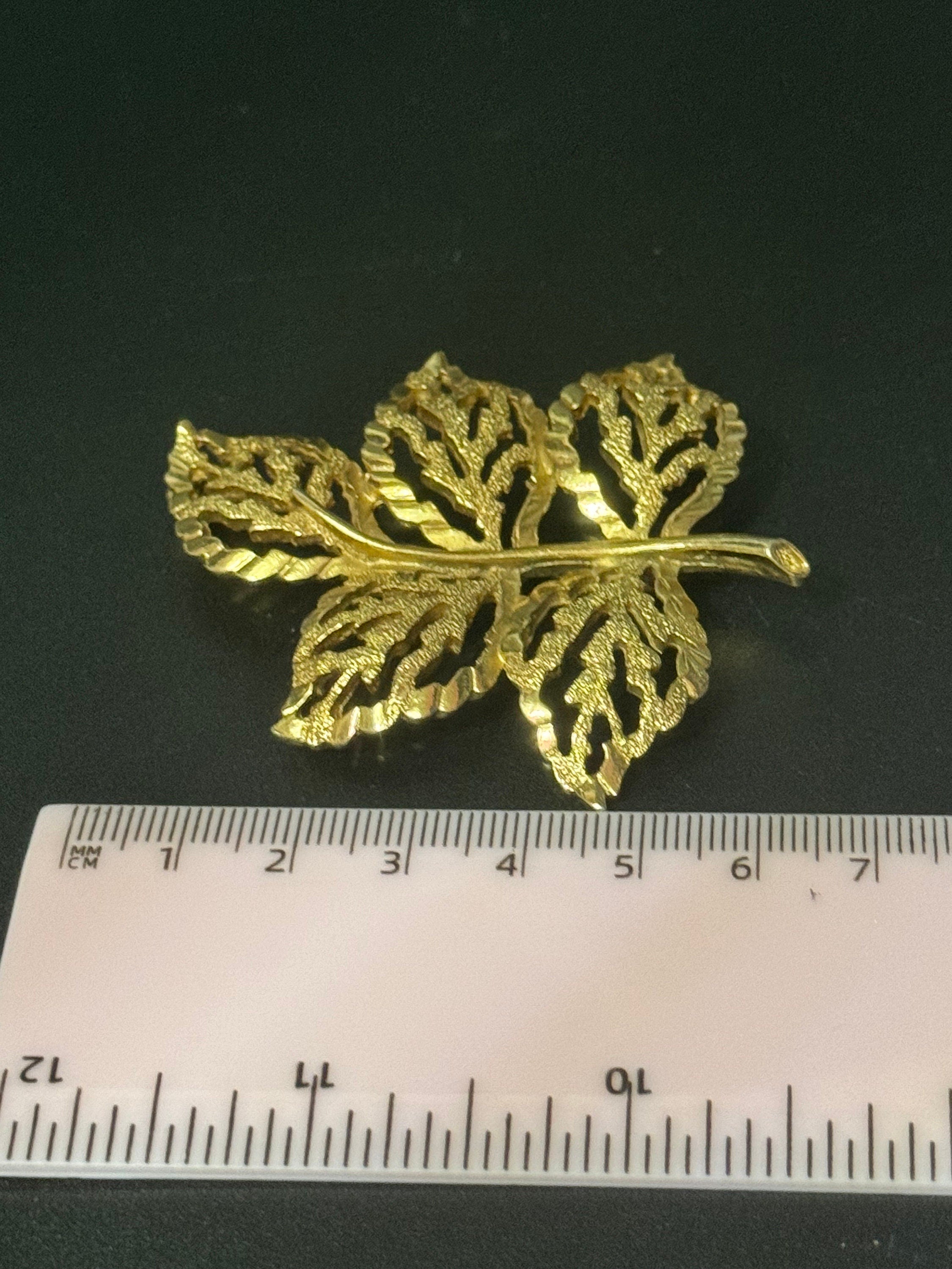 Signed Sarah Coventry Large 7cm vintage gold tone brushed metal textured leaf brooch