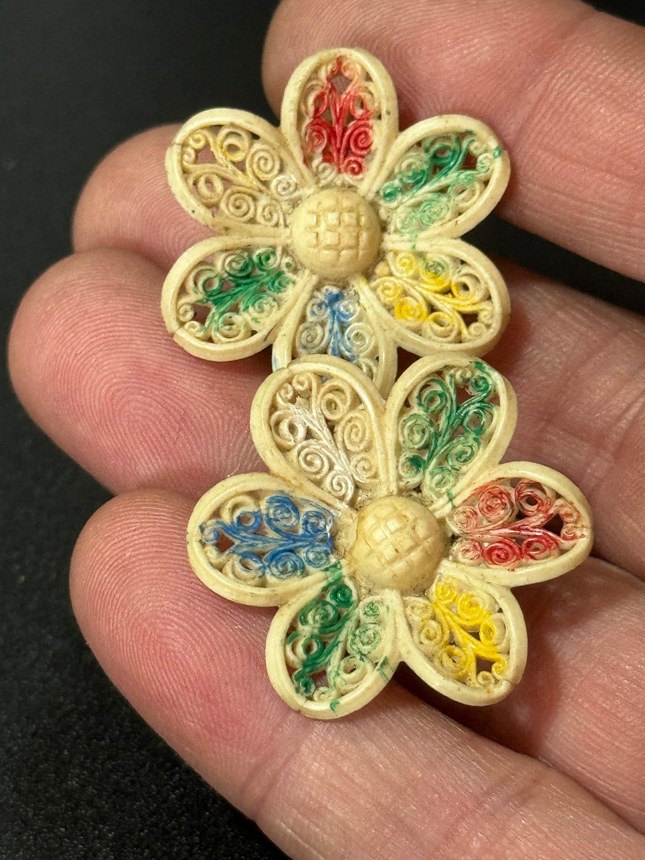Vintage 1930s cream beige 3cm celluloid early plastic open work floral clip on earrings