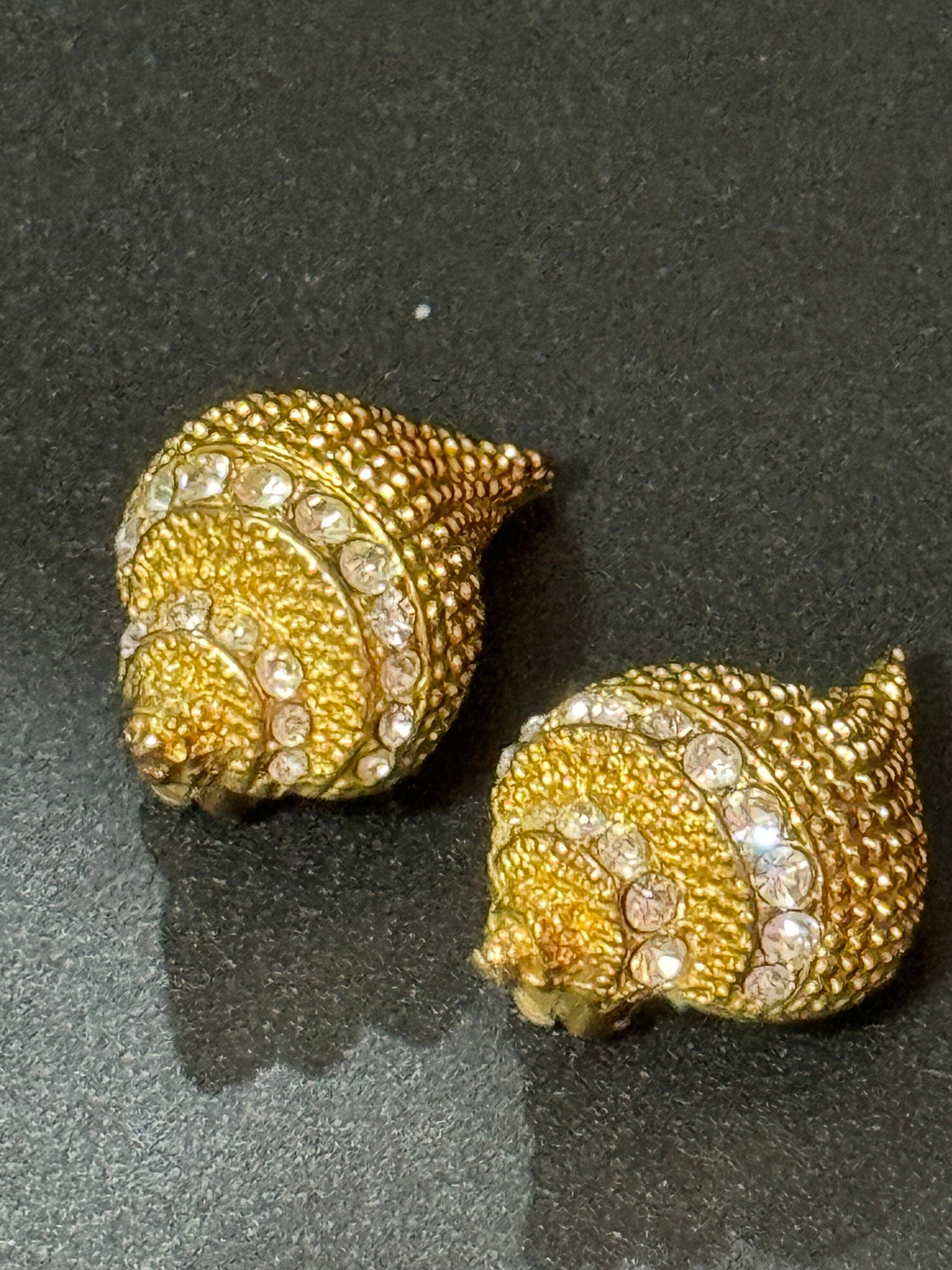 high end vintage 3cm gold tone rhinestone nautical conch shell clip on earrings seashell