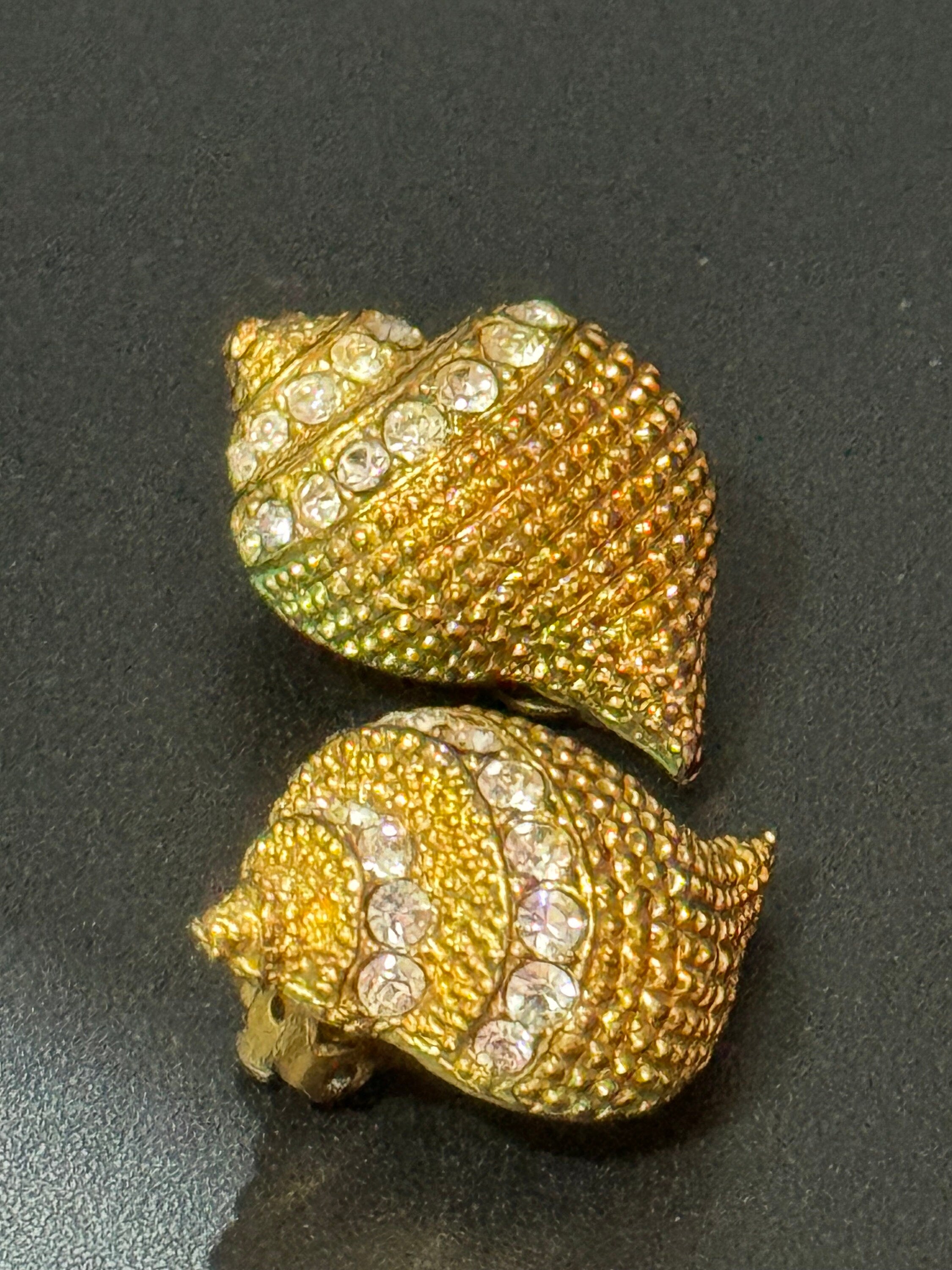 high end vintage 3cm gold tone rhinestone nautical conch shell clip on earrings seashell