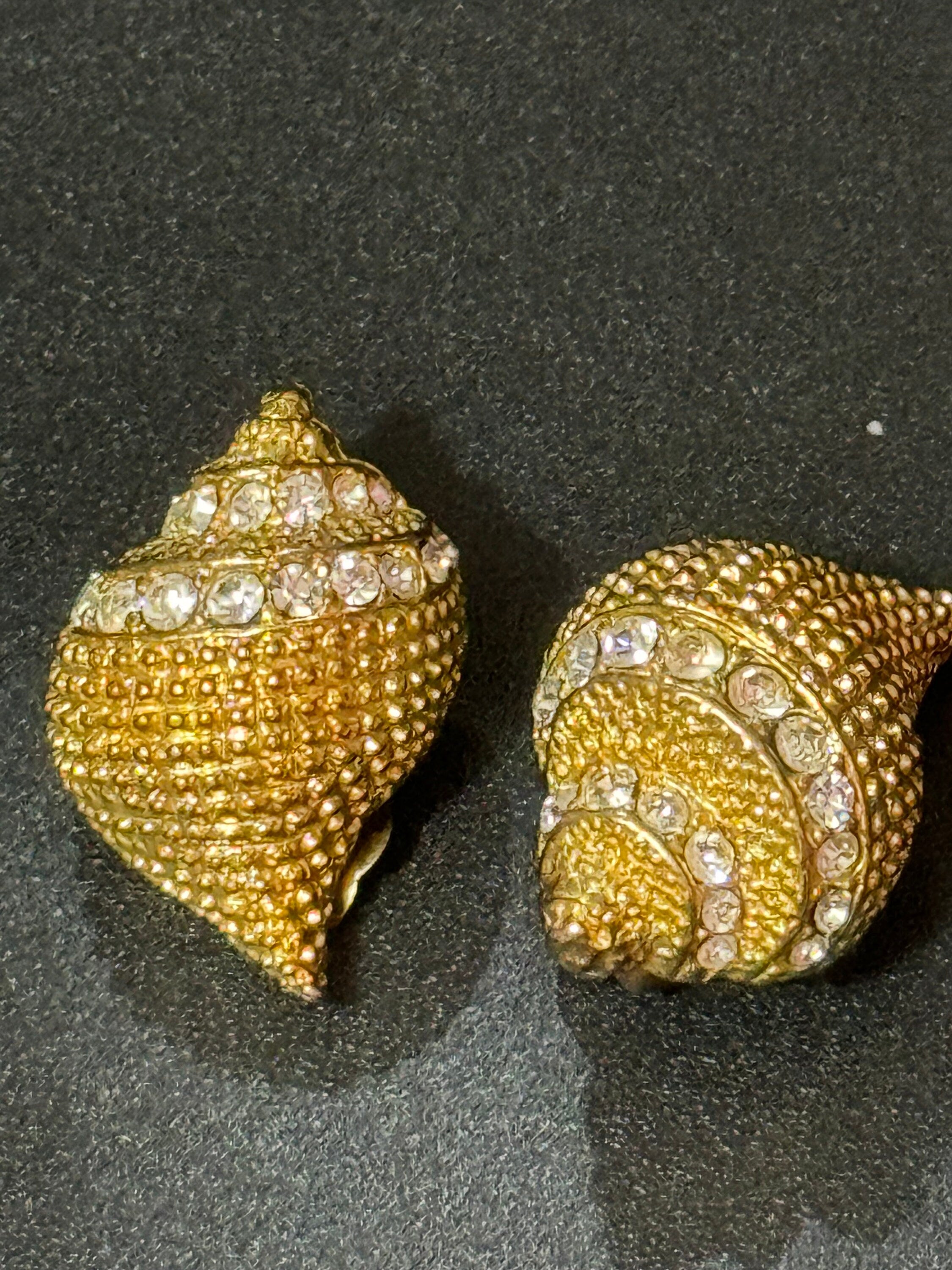 high end vintage 3cm gold tone rhinestone nautical conch shell clip on earrings seashell