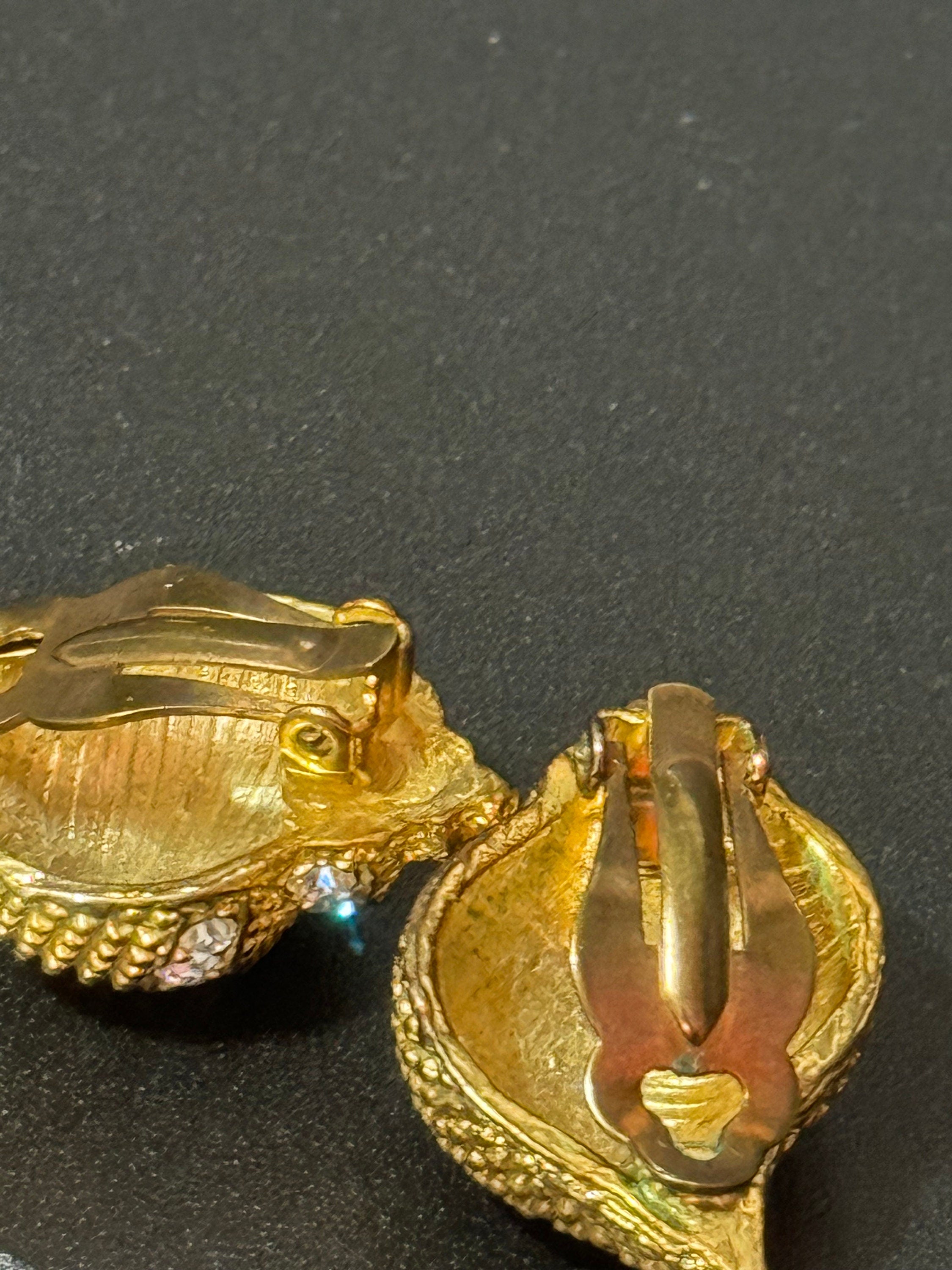 high end vintage 3cm gold tone rhinestone nautical conch shell clip on earrings seashell
