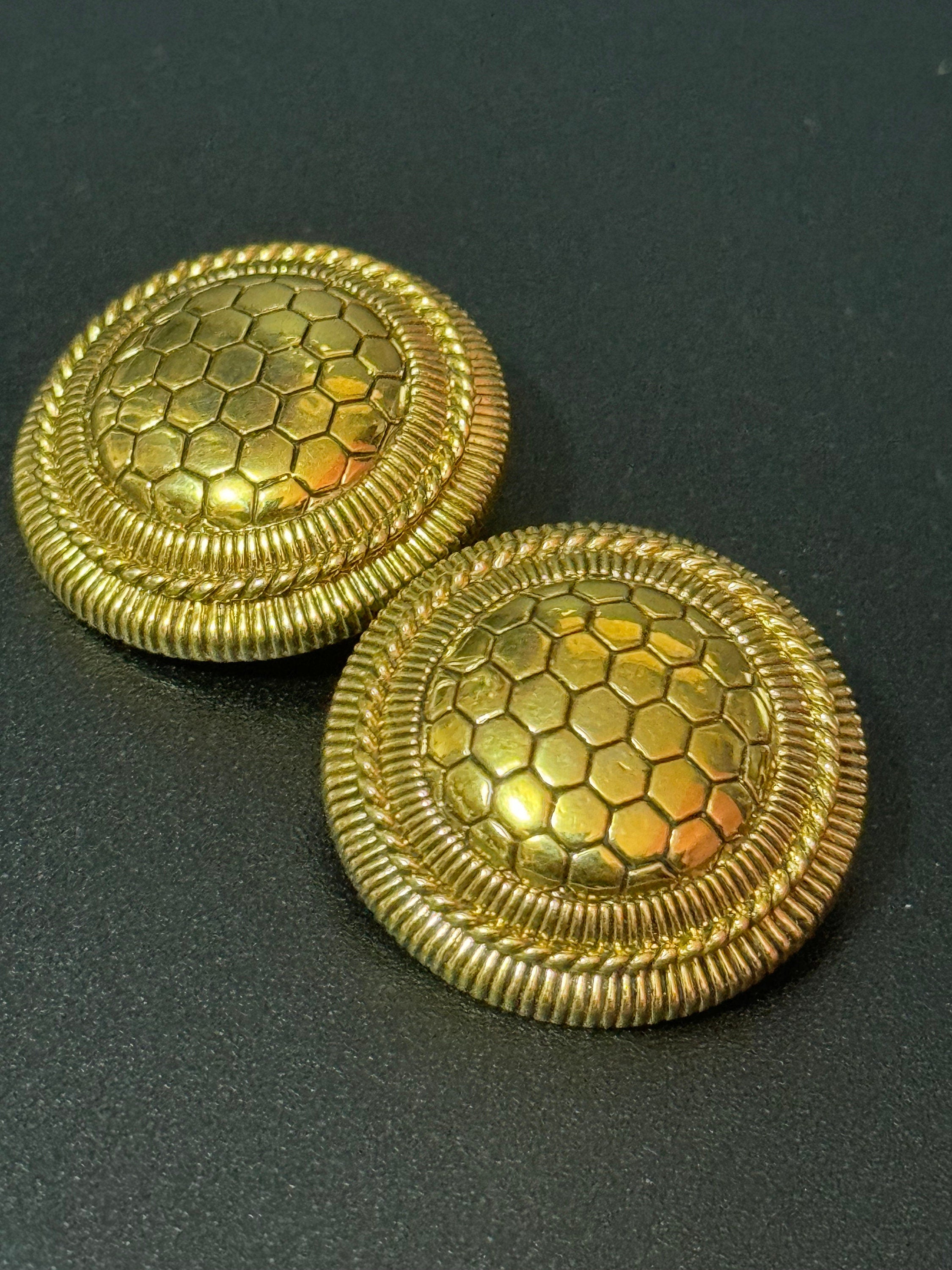 gold tone Geometric honeycomb 2.5cm round disc button earrings