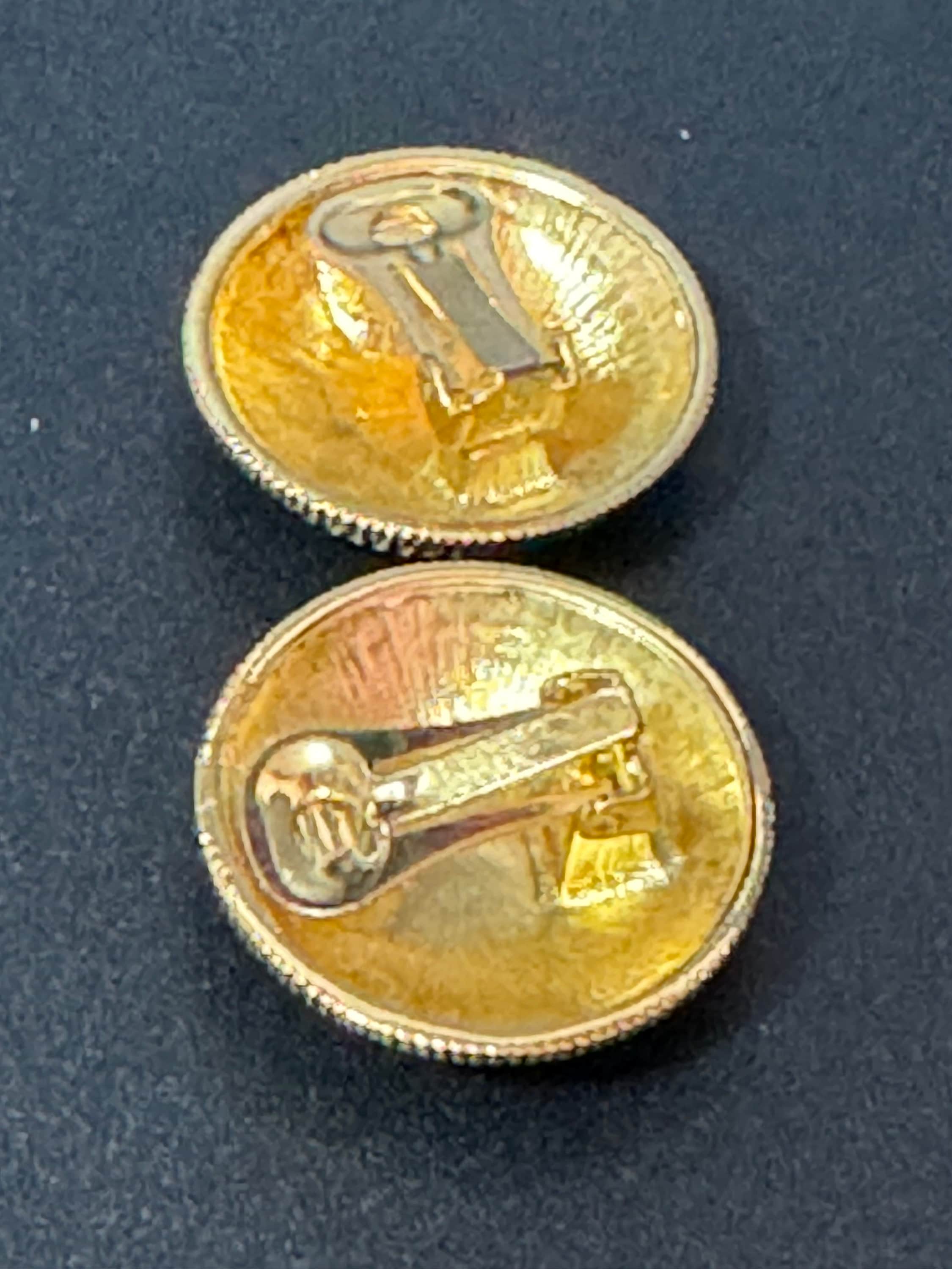 gold tone Geometric honeycomb 2.5cm round disc button earrings