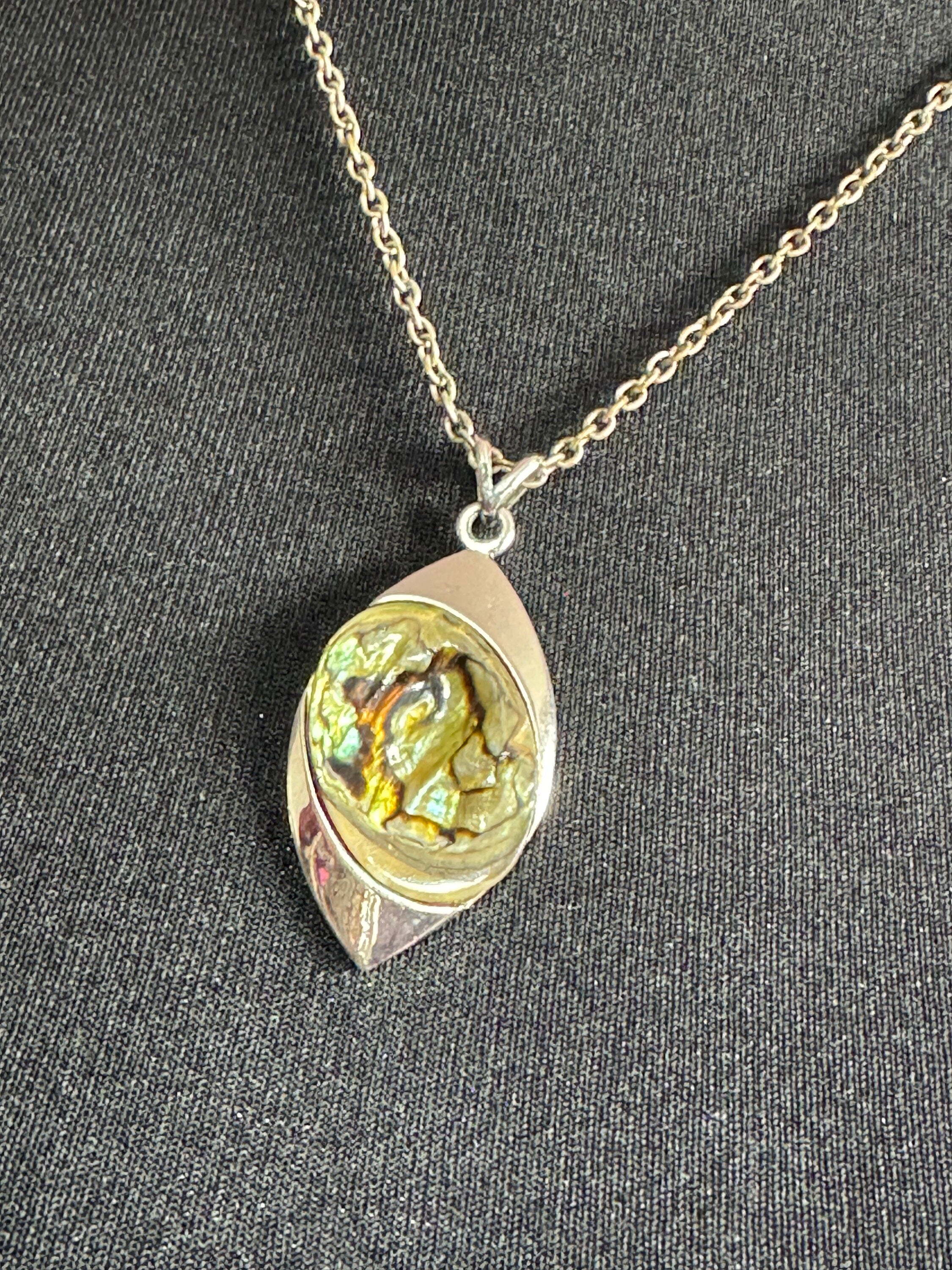 signed EXQUISITE Vintage Modernist silver tone mother of pearl abalone shell pendant necklace 1970s