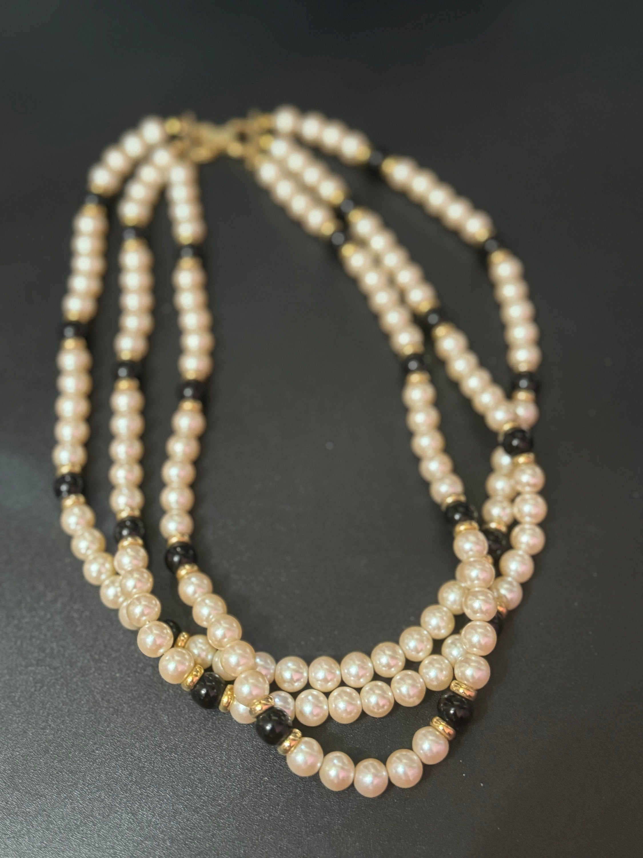 Retro Faux Pearl Choker: Black, Gold & Cream Triple Strand (44cm)