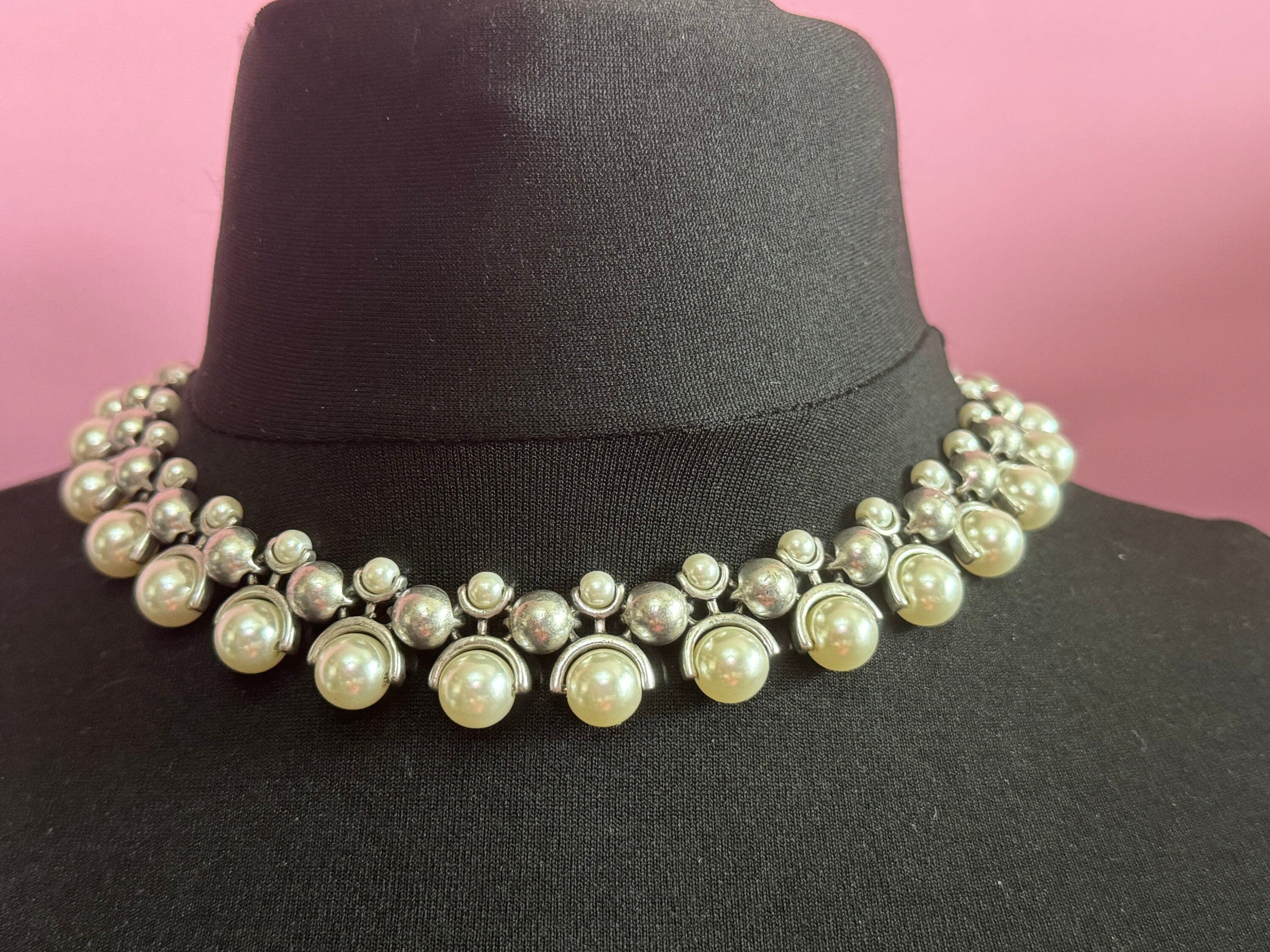 Retro Stylish silver tone white and grey glass beaded faux pearl choker collar necklace high end jewellery