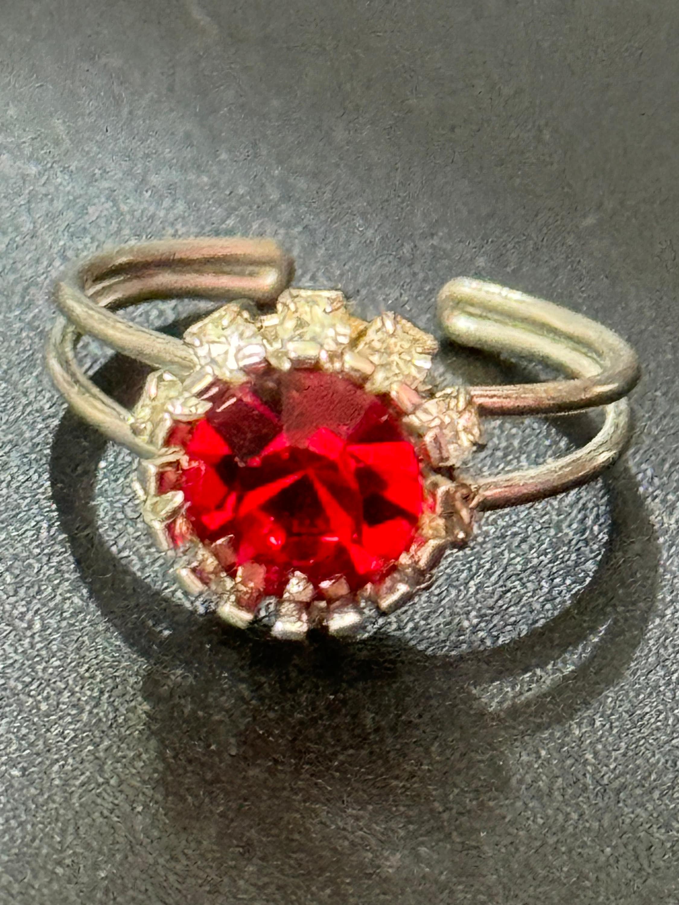 red ruby glass Paste Adjustable silver tone cocktail dress ring 1970s k l m n o