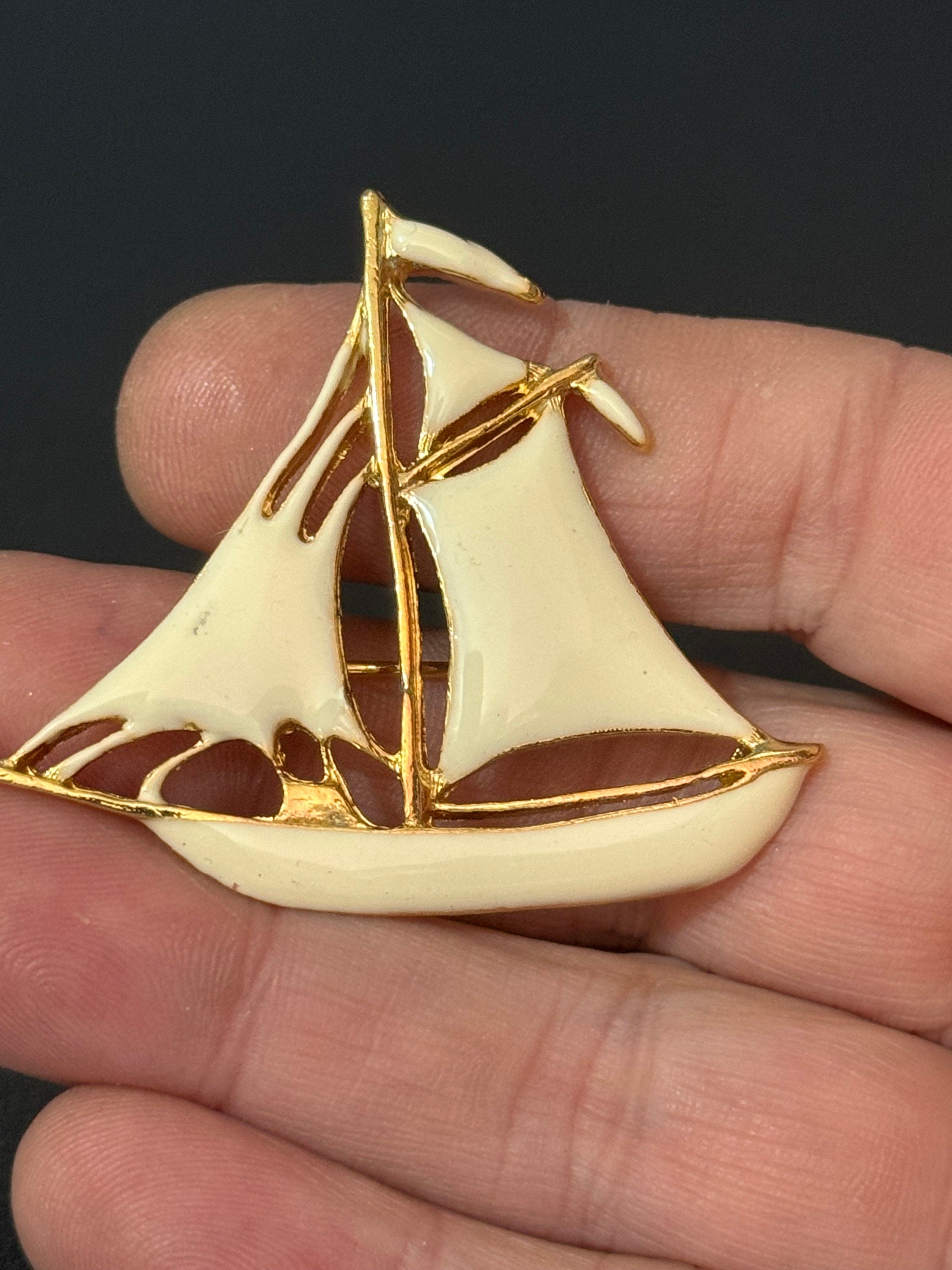 True vintage 5cm cream enamel gold tone nautical sailing ship boat yacht brooch pristine old shop stock