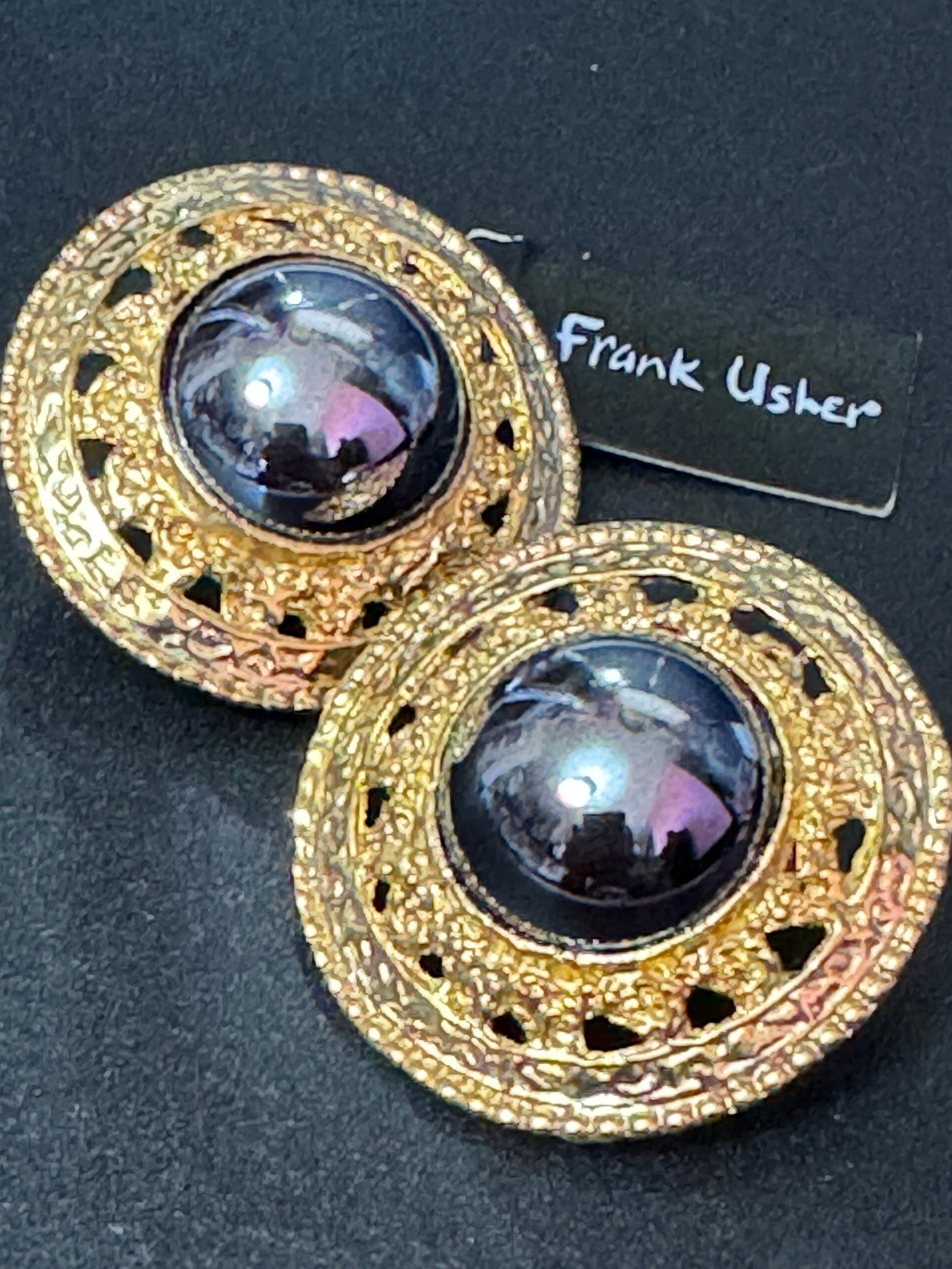 True vintage oversized 3.5cm Gold tone Grey pearl cabochon open work round domed clip on earrings 1980s