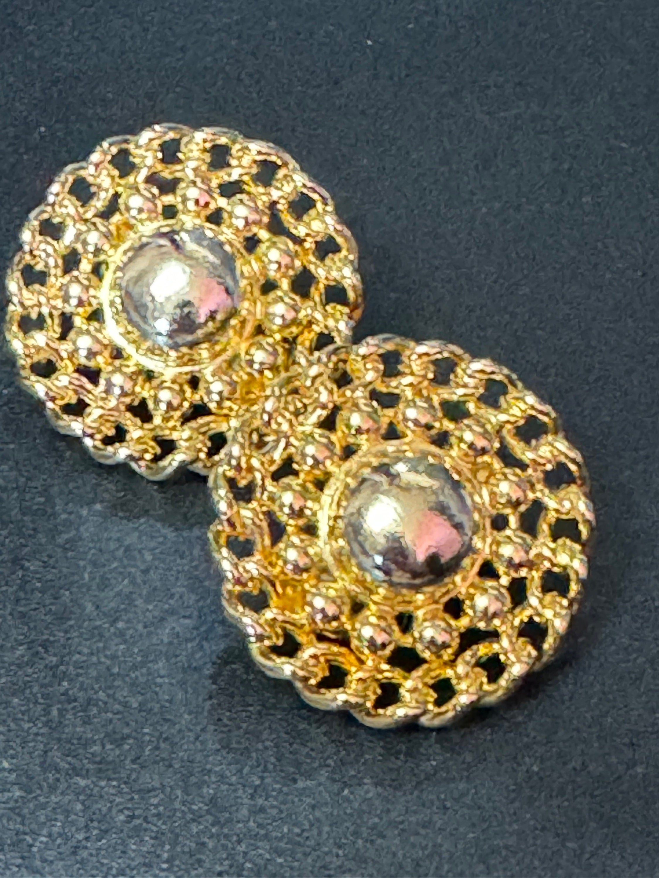 True vintage oversized 3.5cm Gold tone open work round domed clip on earrings 1980s