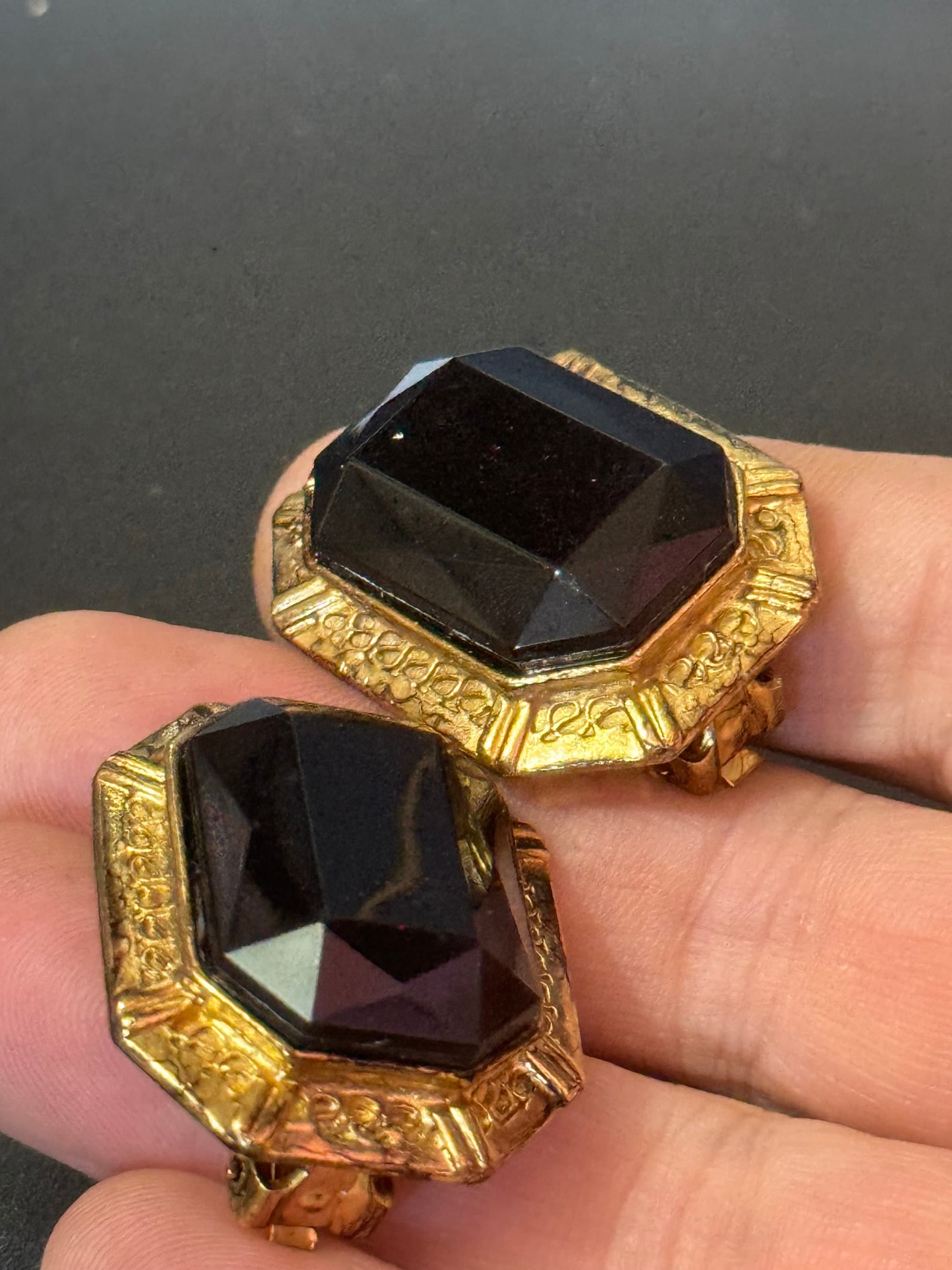 True vintage oversized 3cm Gold tone ornate octagonal black cabochon clip on earrings 1980s