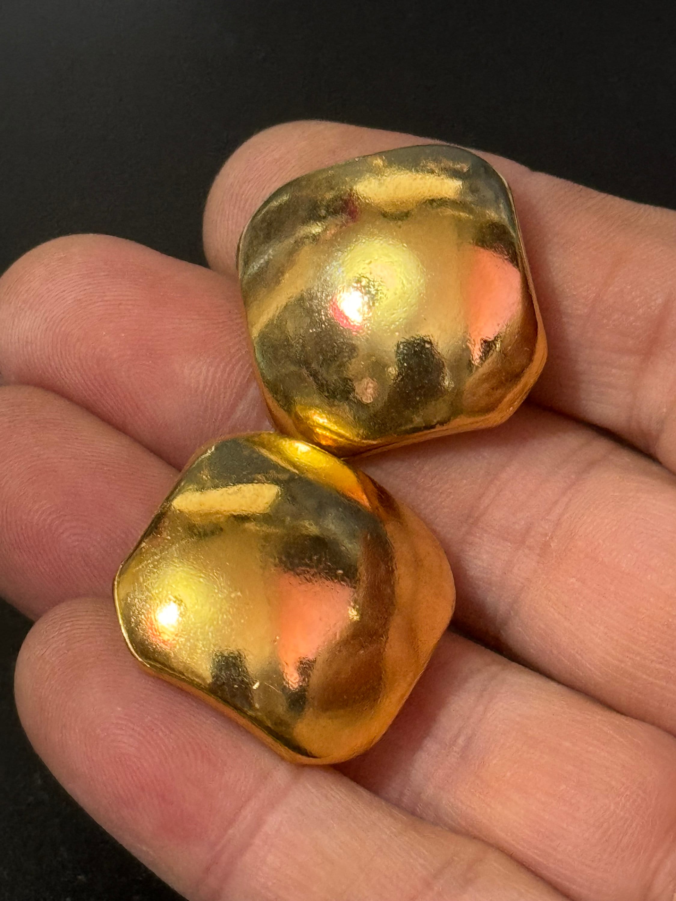 True vintage 2.5cm square Gold tone domed clip on earrings 1980s