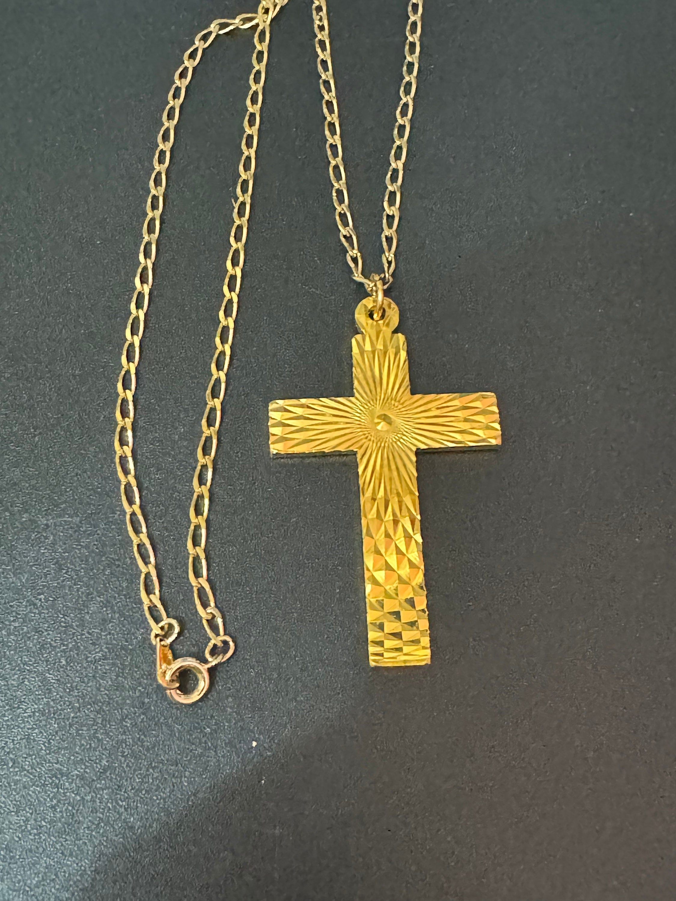 Vintage 1970s bright gold tone religious cross gold tone metal pendant on a 51cm chain