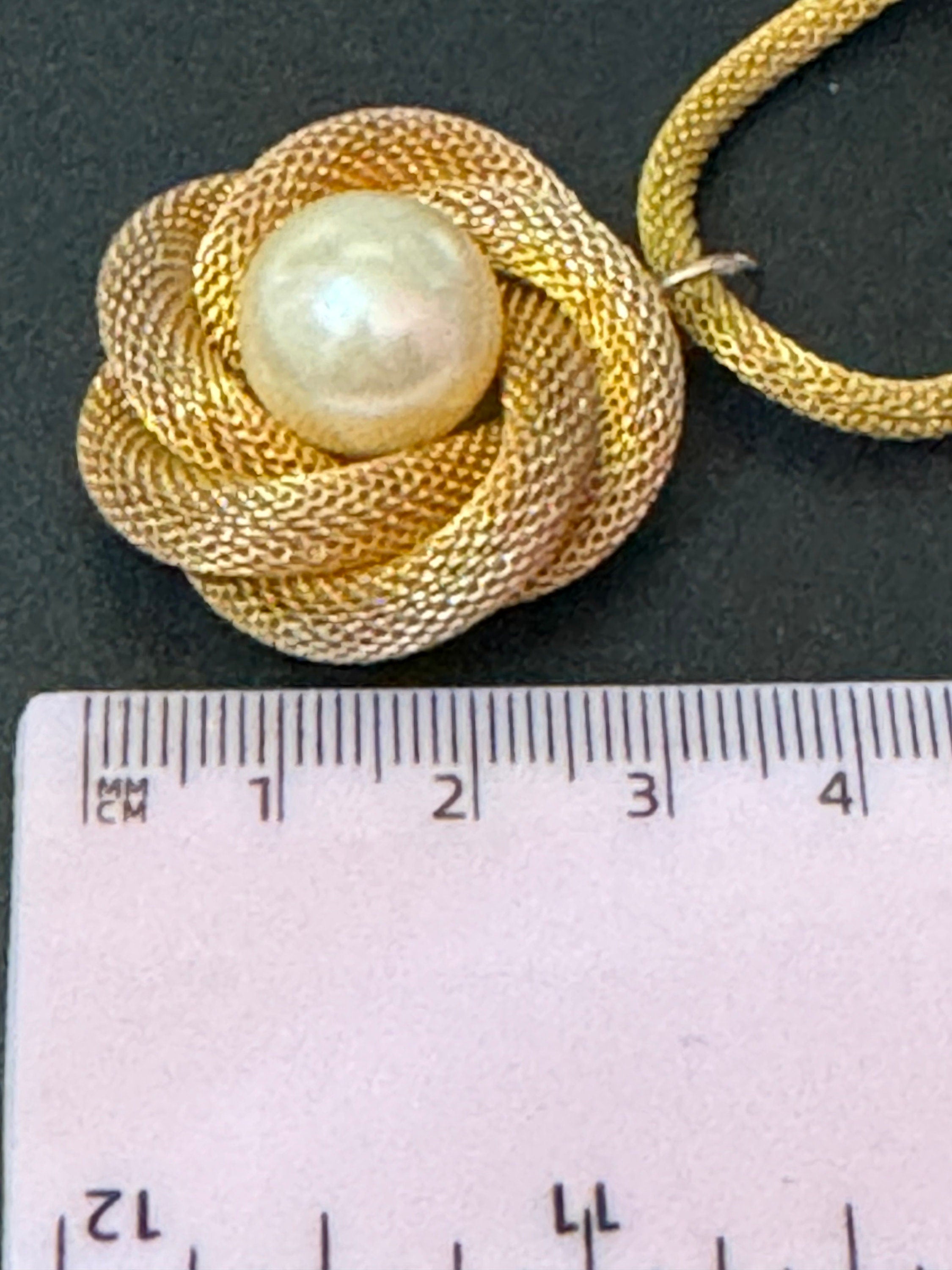 Vintage gold tone tube mesh pendant necklace with large central faux pearl