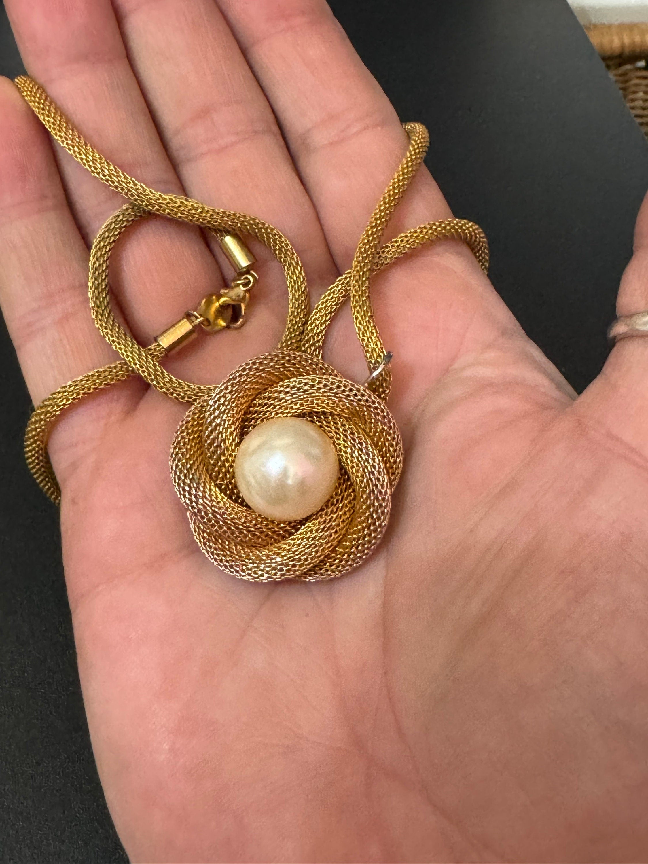 Vintage gold tone tube mesh pendant necklace with large central faux pearl
