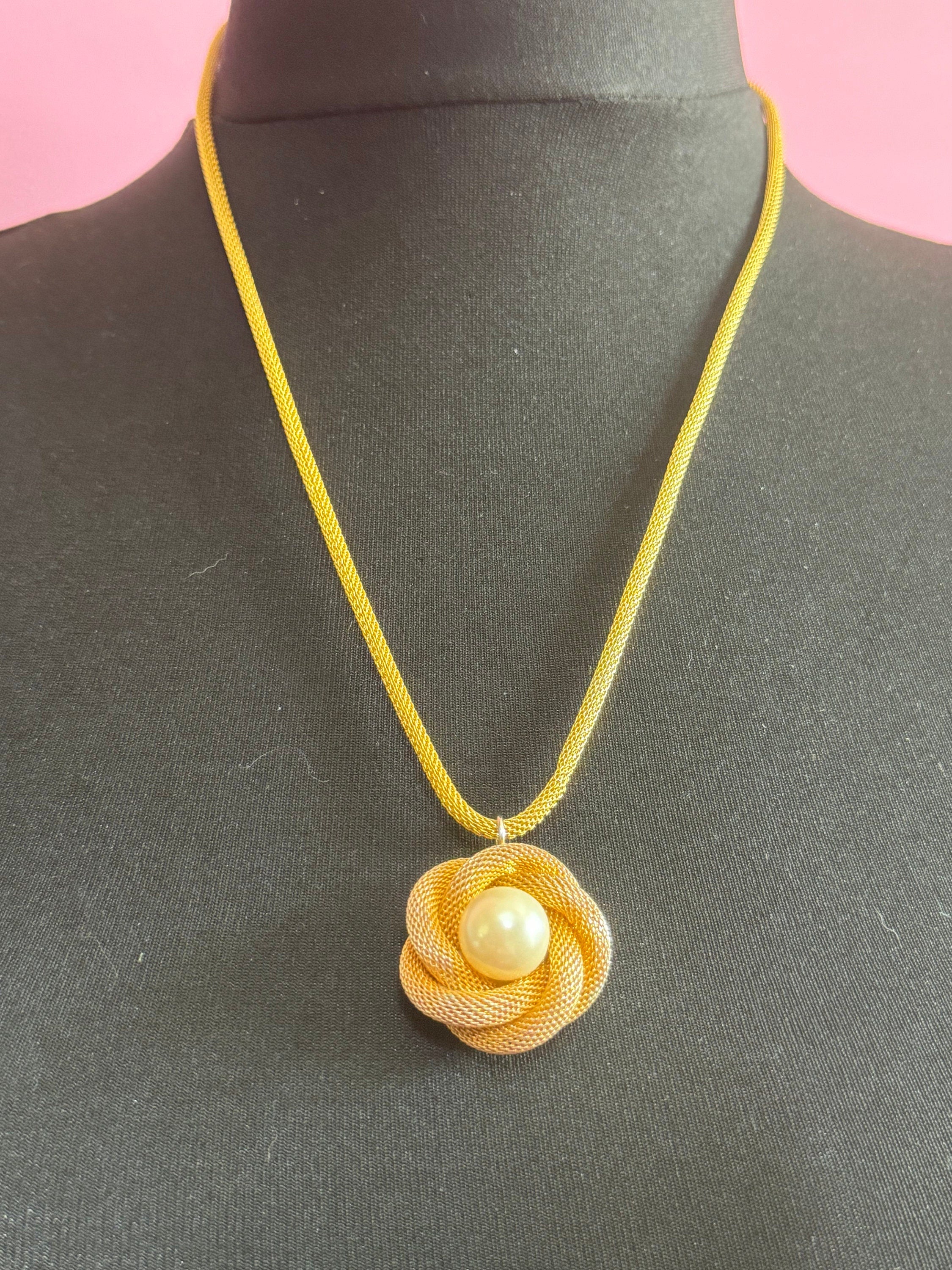 Vintage gold tone tube mesh pendant necklace with large central faux pearl